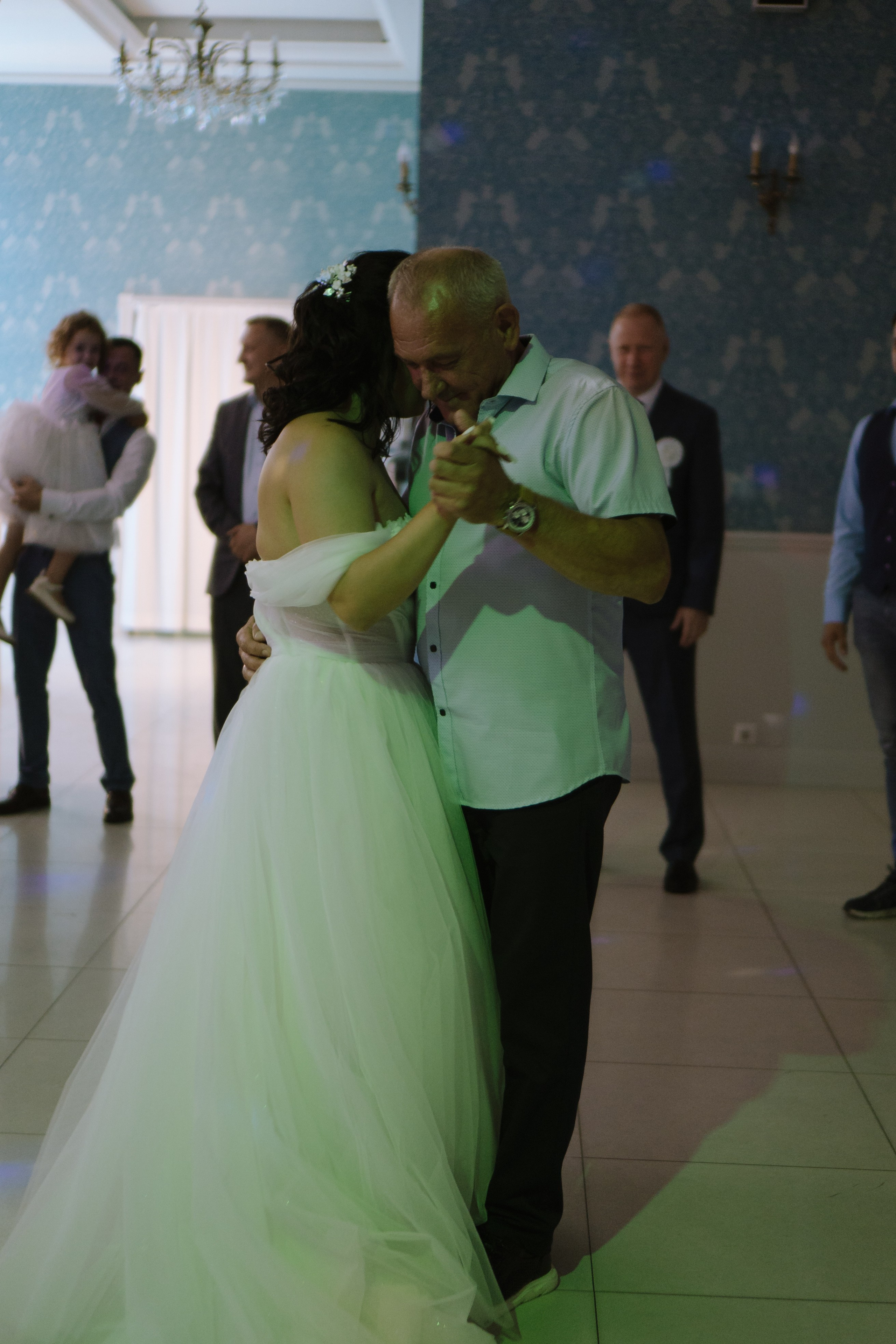 ТАНЕЦ ОТЦА И ДОЧЕРИ НА БАНКЕТЕ (СВАДЕБНАЯ ФОТОСЕСИИЯ БАНКЕТА). Профессиональный фотограф, Санкт-Петербург — Виктория Богомолова