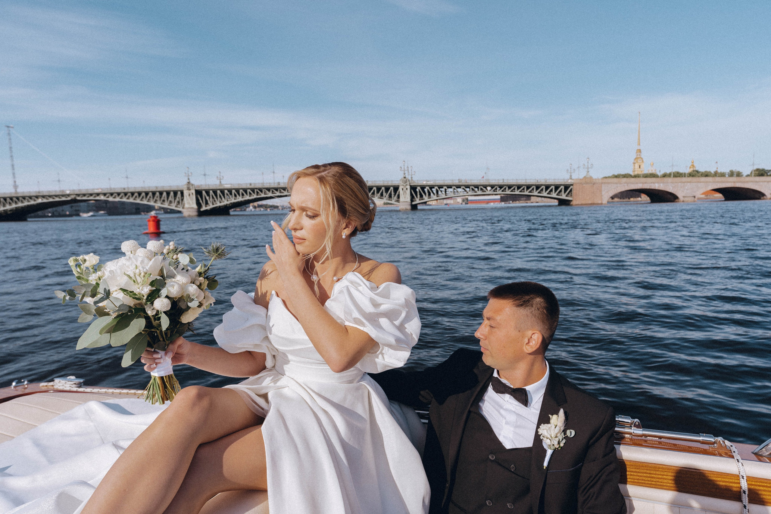 СВАДЕНБНАЯ СЬЕМКА НА КАТЕРЕ ПО КАНАЛАМ САНКТ-ПЕТЕРБУРГА И В АКВАТОРИИ НЕВЫ. Профессиональный фотограф, Санкт-Петербург — Виктория Богомолова