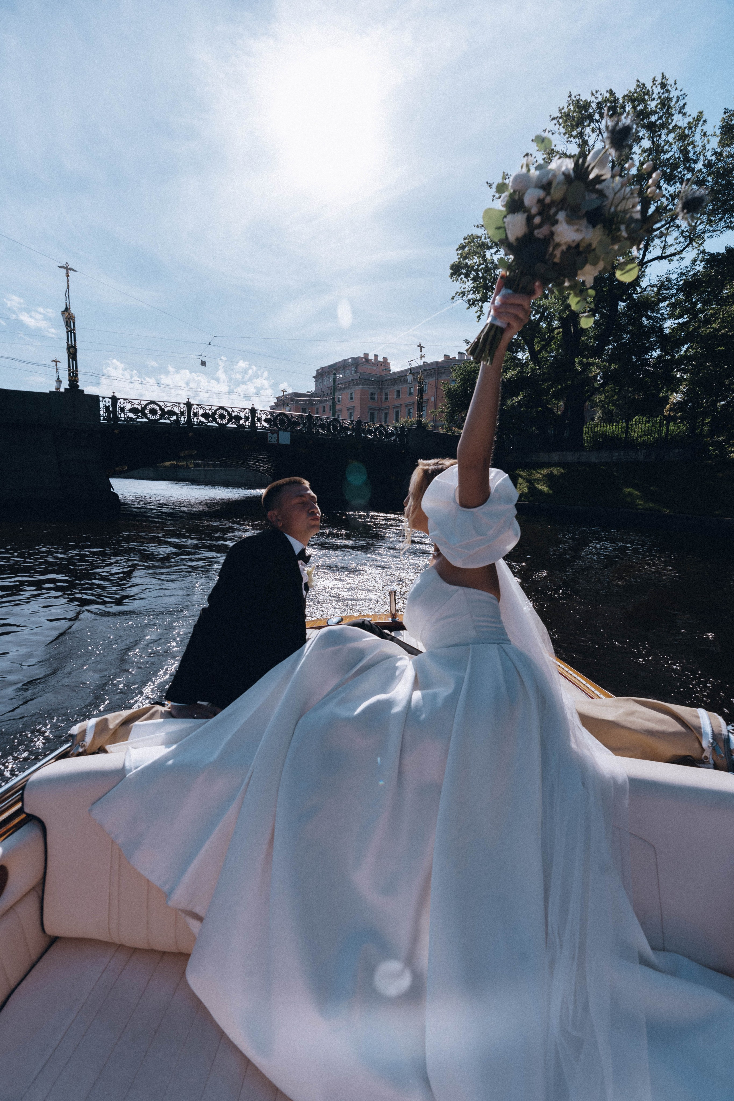 СВАДЕНБНАЯ СЬЕМКА НА КАТЕРЕ ПО КАНАЛАМ САНКТ-ПЕТЕРБУРГА И В АКВАТОРИИ НЕВЫ. Профессиональный фотограф, Санкт-Петербург — Виктория Богомолова