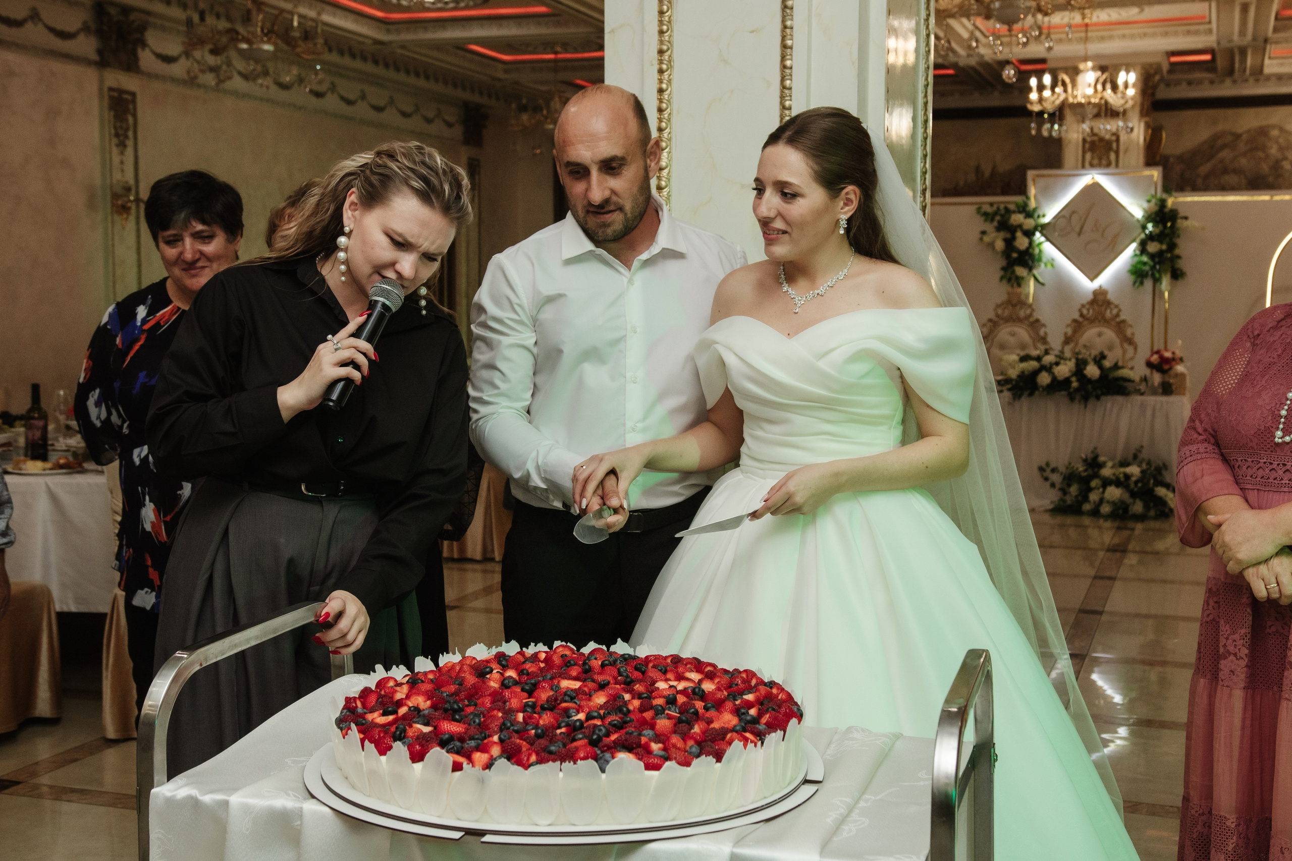 Яна и Артур банкетный зал «Император». Фотограф Новосибирск