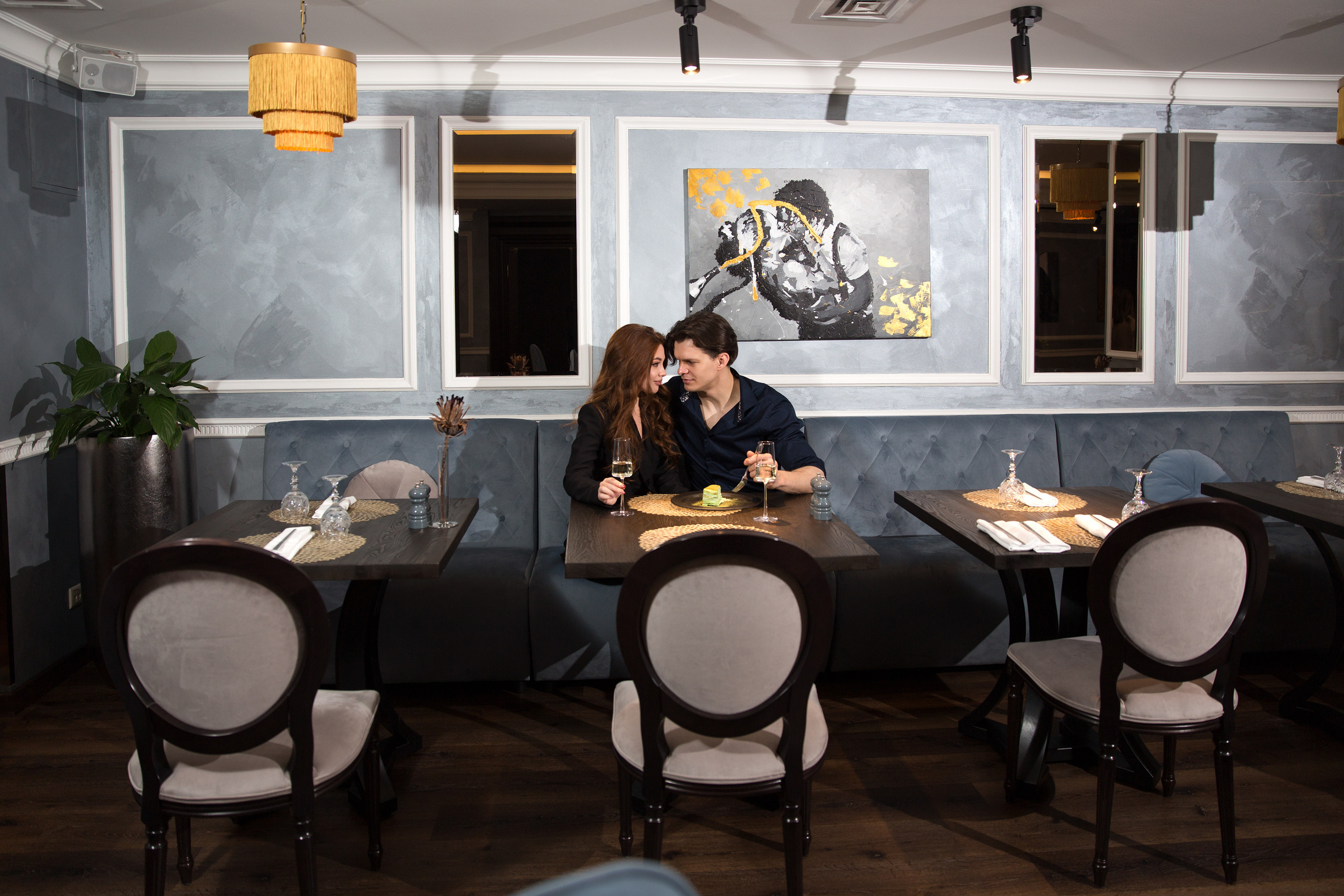 Фотосессия пары в отеле Петербурга. Свадебный и портретный фотограф в Санкт-Петербурге Надежда Чечулина