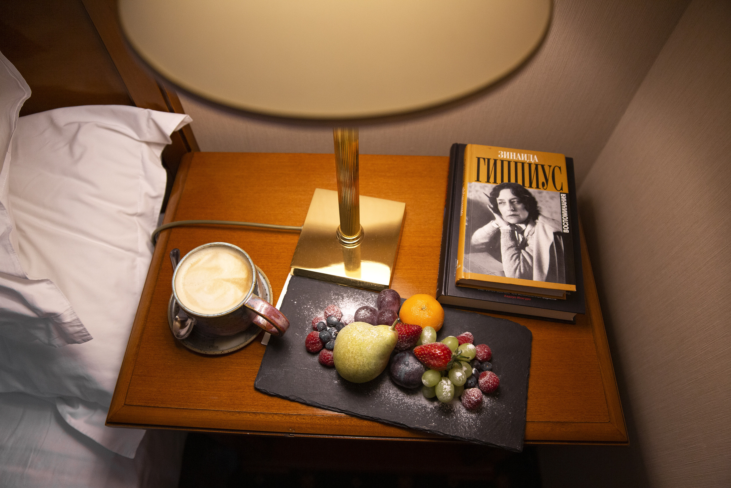 Фотосессия пары в отеле Петербурга. Свадебный и портретный фотограф в Санкт-Петербурге Надежда Чечулина