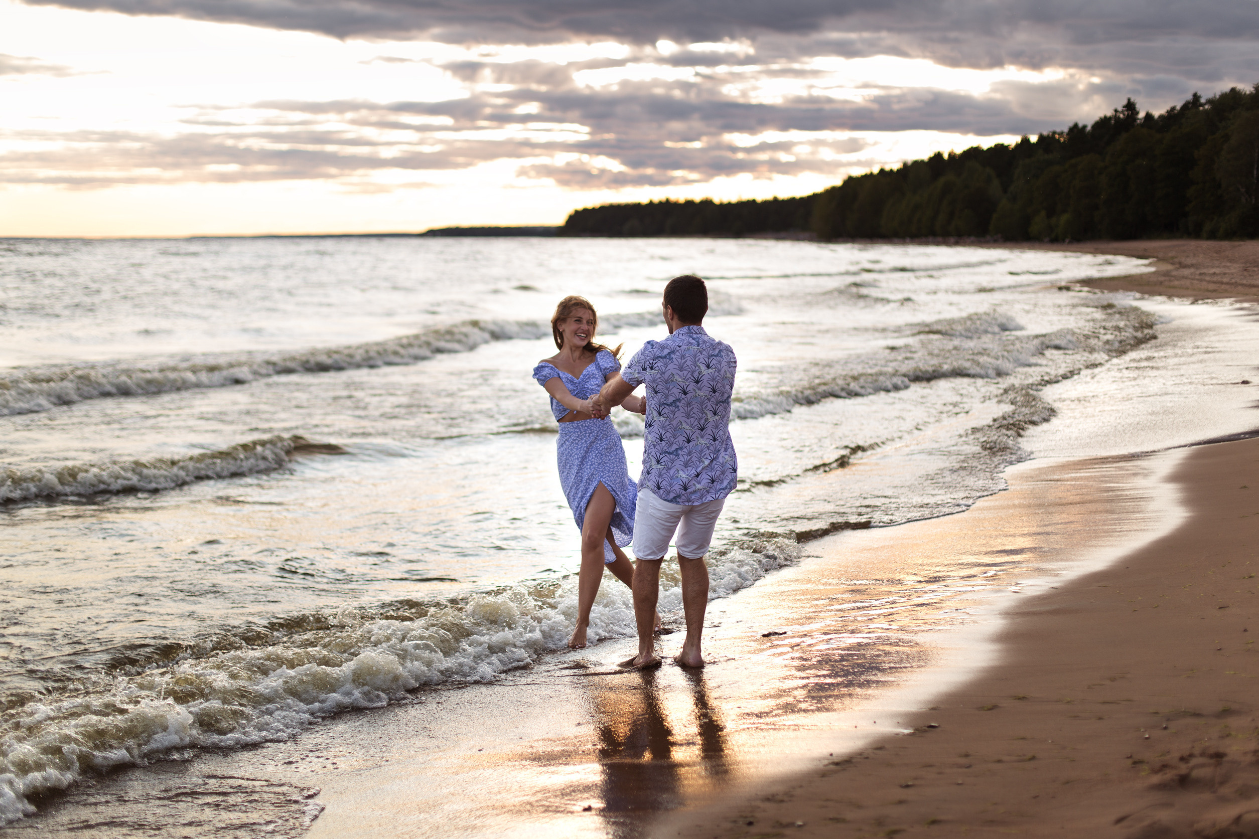 Фотосессия пары на Финском заливе. Свадебный и портретный фотограф в Санкт-Петербурге Надежда Чечулина