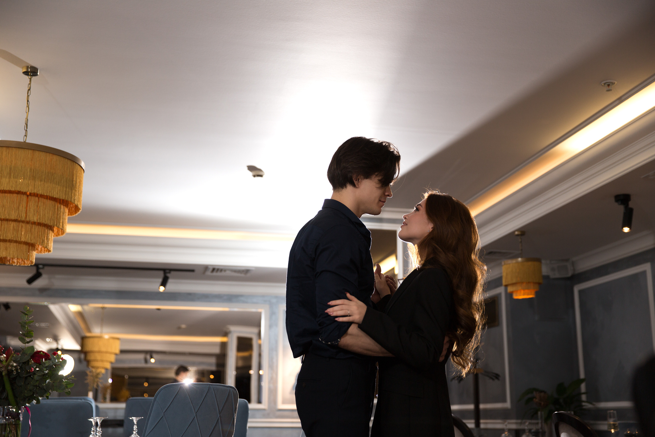 Фотосессия пары в отеле Петербурга. Свадебный и портретный фотограф в Санкт-Петербурге Надежда Чечулина