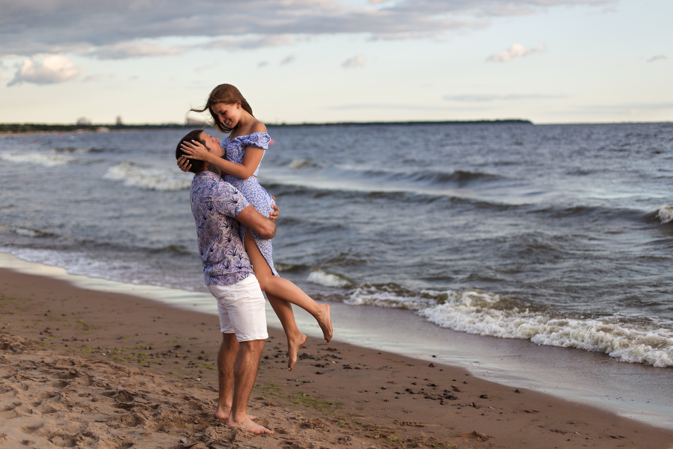 Фотосессия пары на Финском заливе. Свадебный и портретный фотограф в Санкт-Петербурге Надежда Чечулина