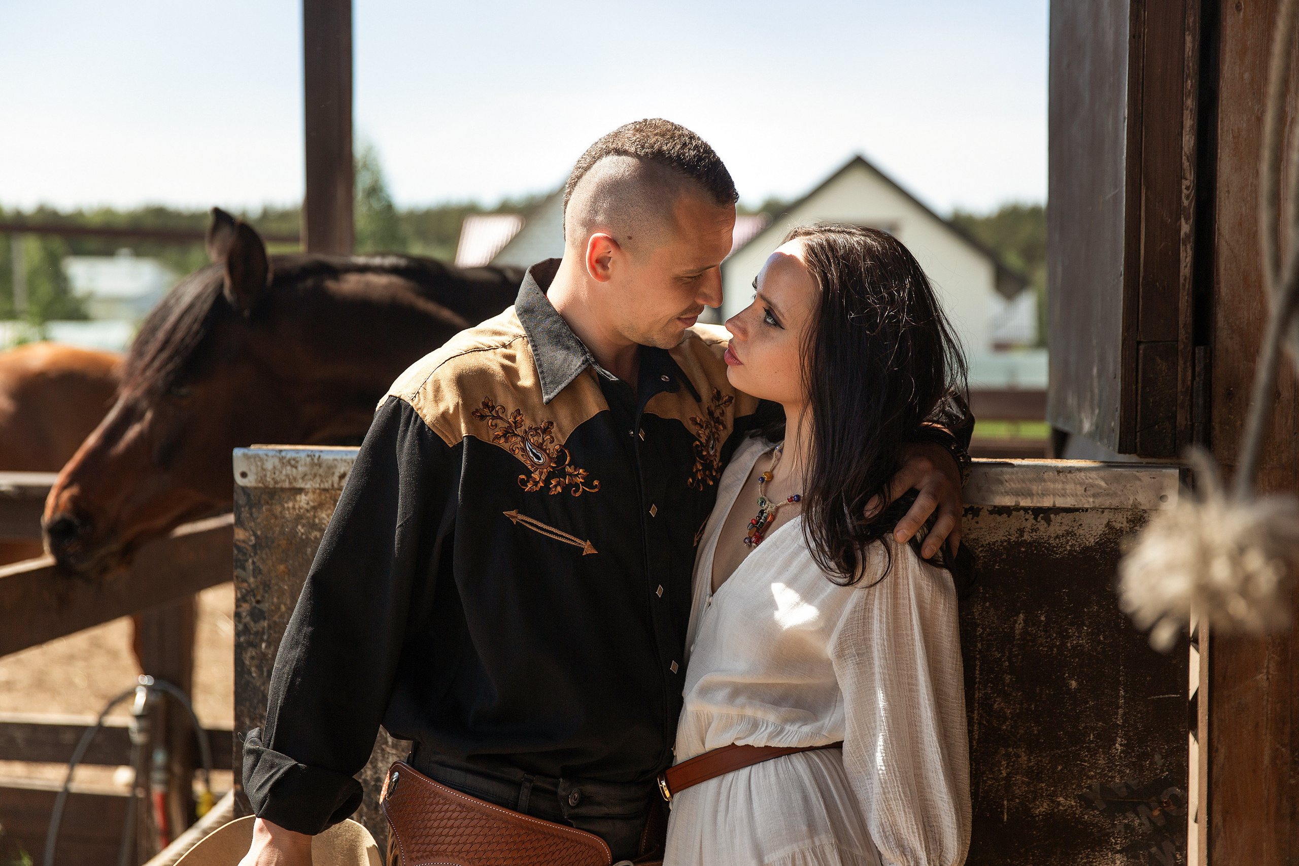 Съемка истории любви на конюшне в особняке. Свадебный и портретный фотограф в Санкт-Петербурге Надежда Чечулина