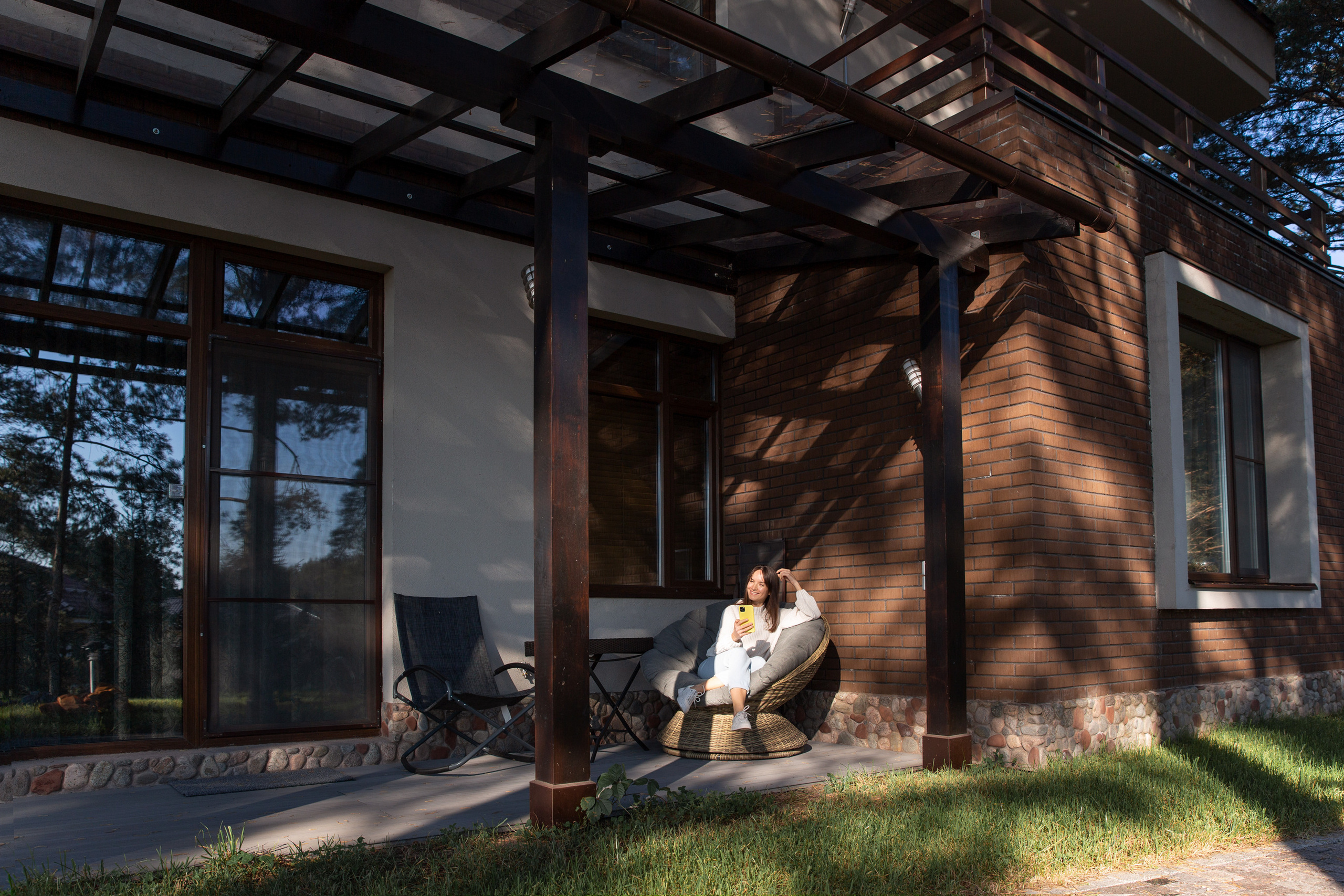 Фотосессия пары в загородном доме мечты. Свадебный и портретный фотограф в Санкт-Петербурге Надежда Чечулина