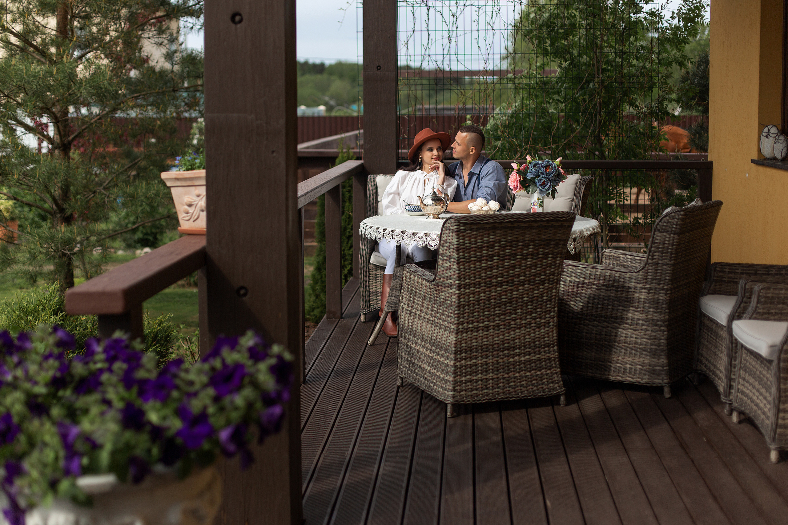 Съемка истории любви на конюшне в особняке. Свадебный и портретный фотограф в Санкт-Петербурге Надежда Чечулина