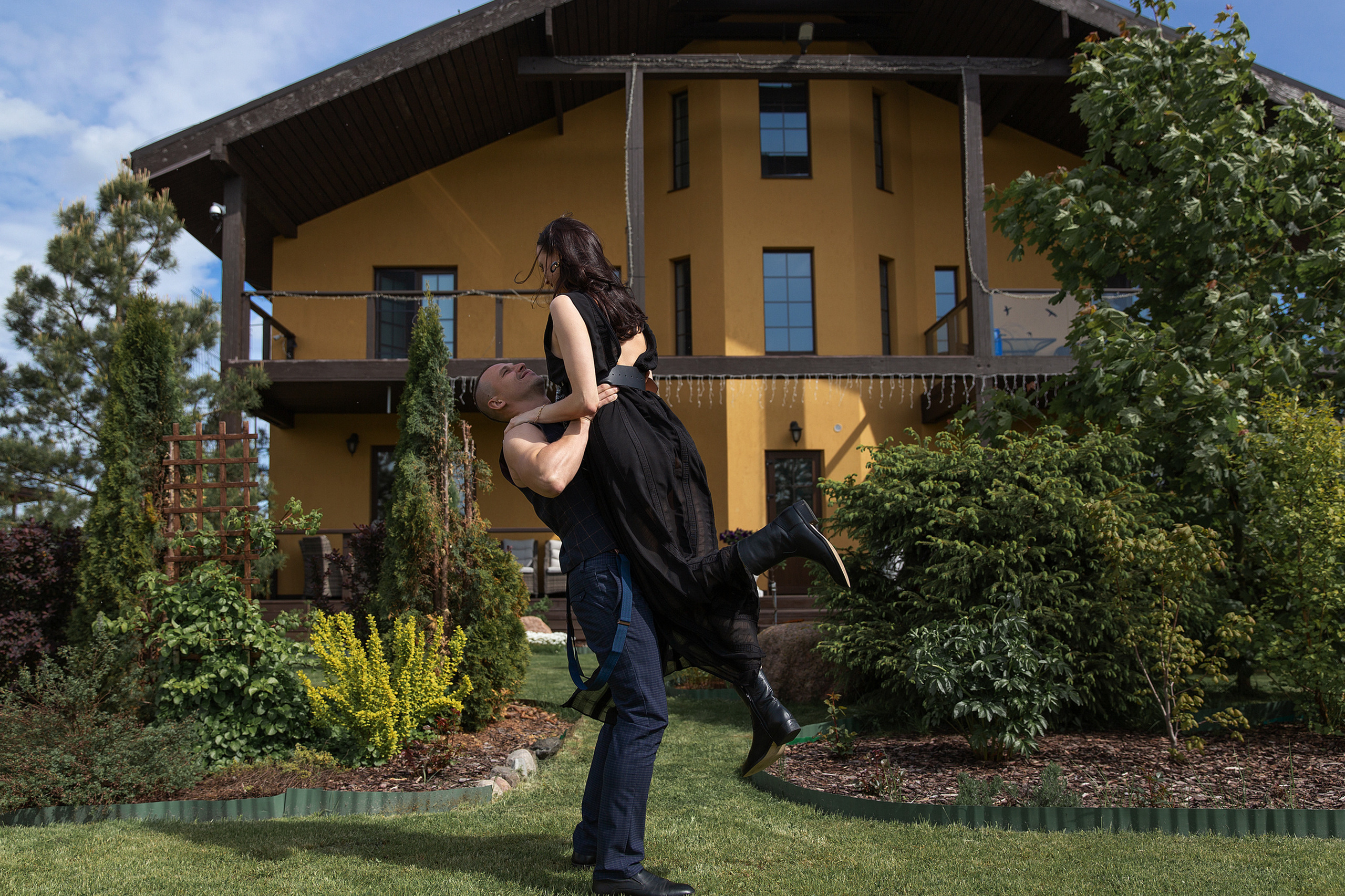 Съемка истории любви на конюшне в особняке. Свадебный и портретный фотограф в Санкт-Петербурге Надежда Чечулина