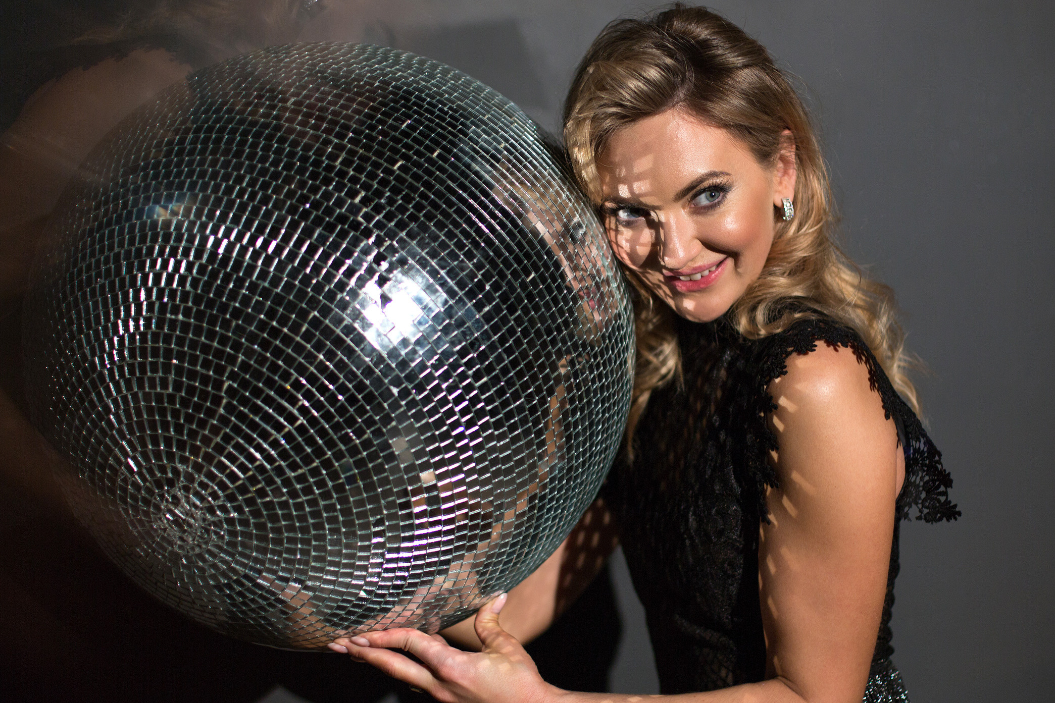 Новогодняя фотосессия девушки в студии. Свадебный и портретный фотограф в Санкт-Петербурге Надежда Чечулина