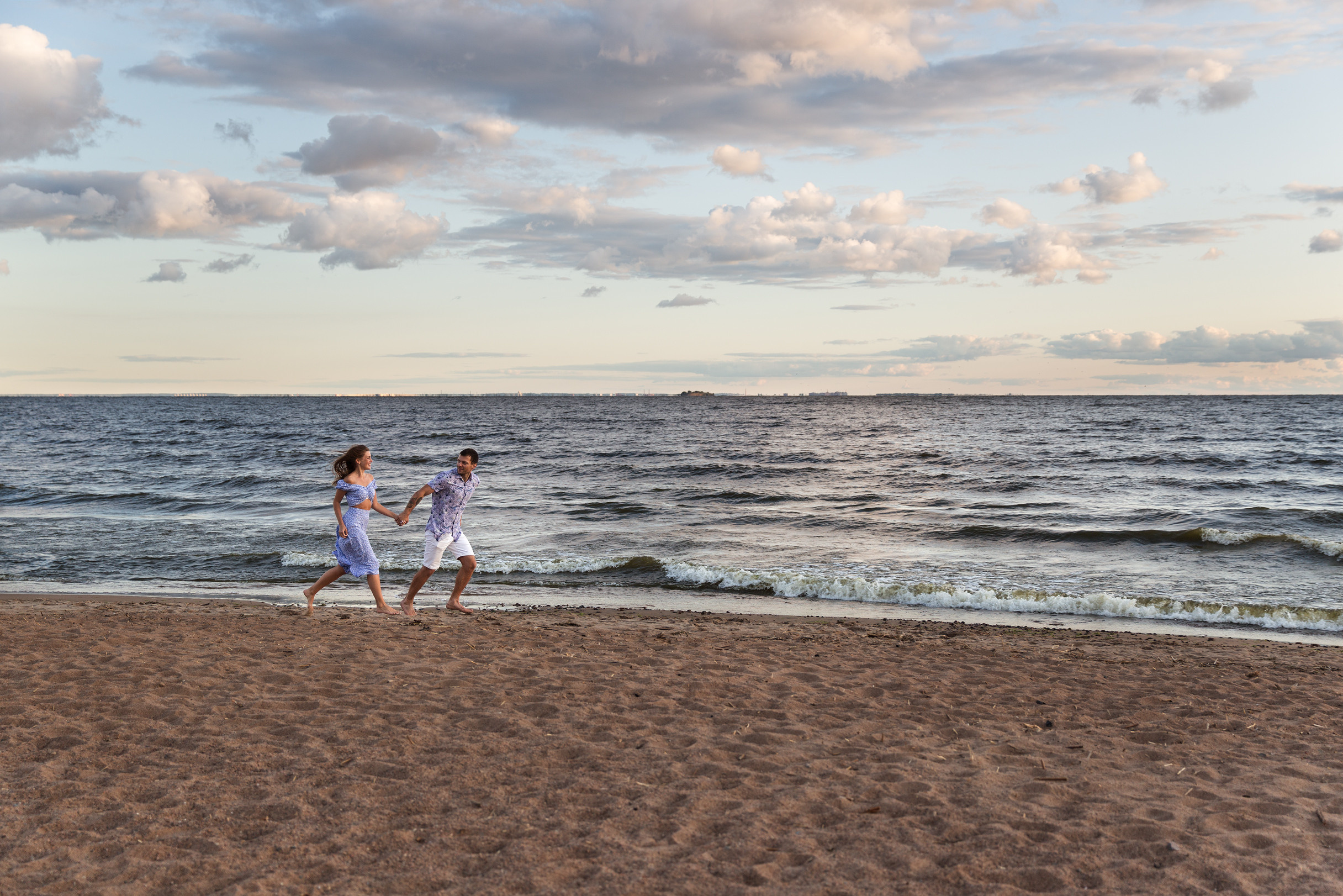 Фотосессия пары на Финском заливе. Свадебный и портретный фотограф в Санкт-Петербурге Надежда Чечулина