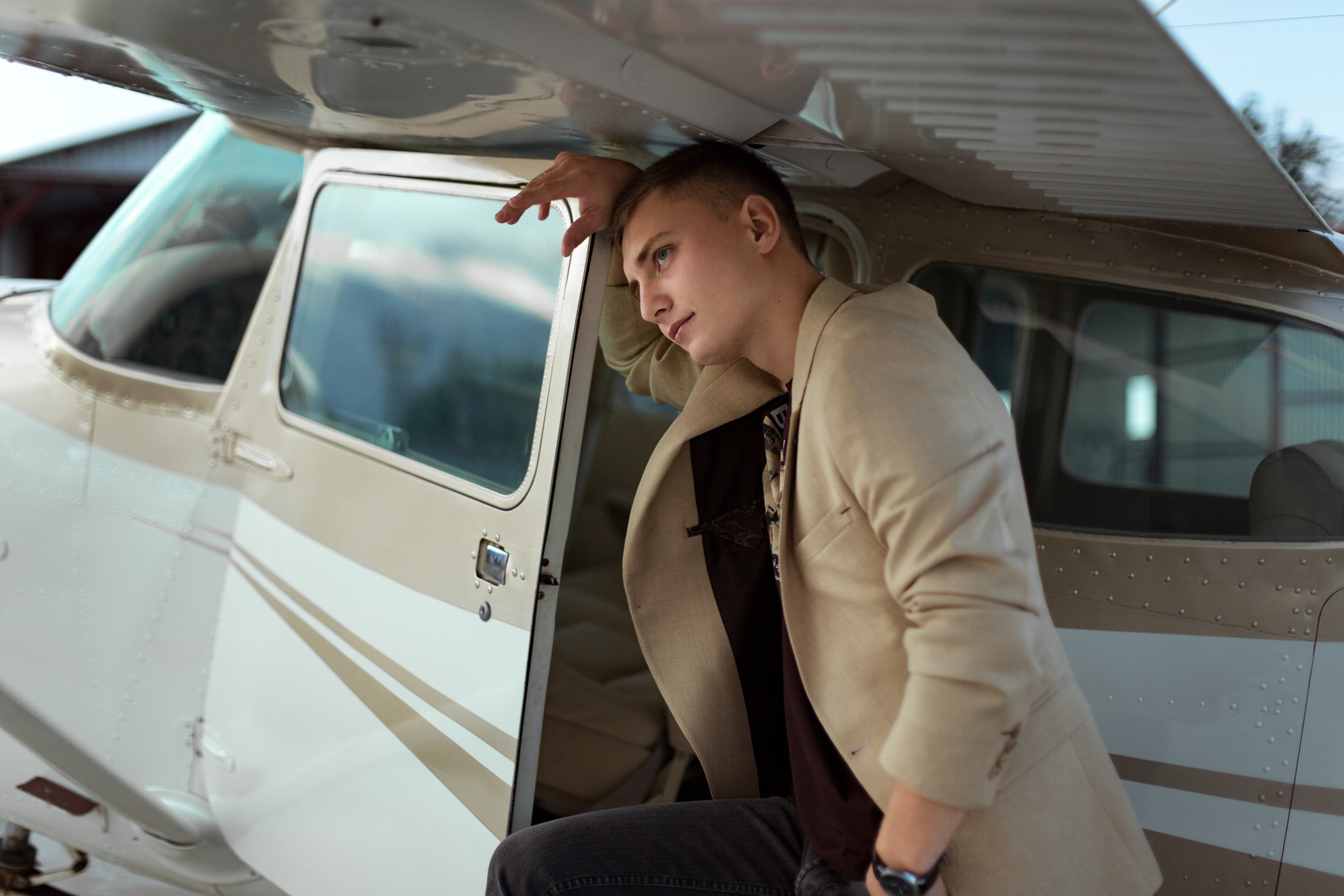 Фотосессия пары возле самолета. Свадебный и портретный фотограф в Санкт-Петербурге Надежда Чечулина