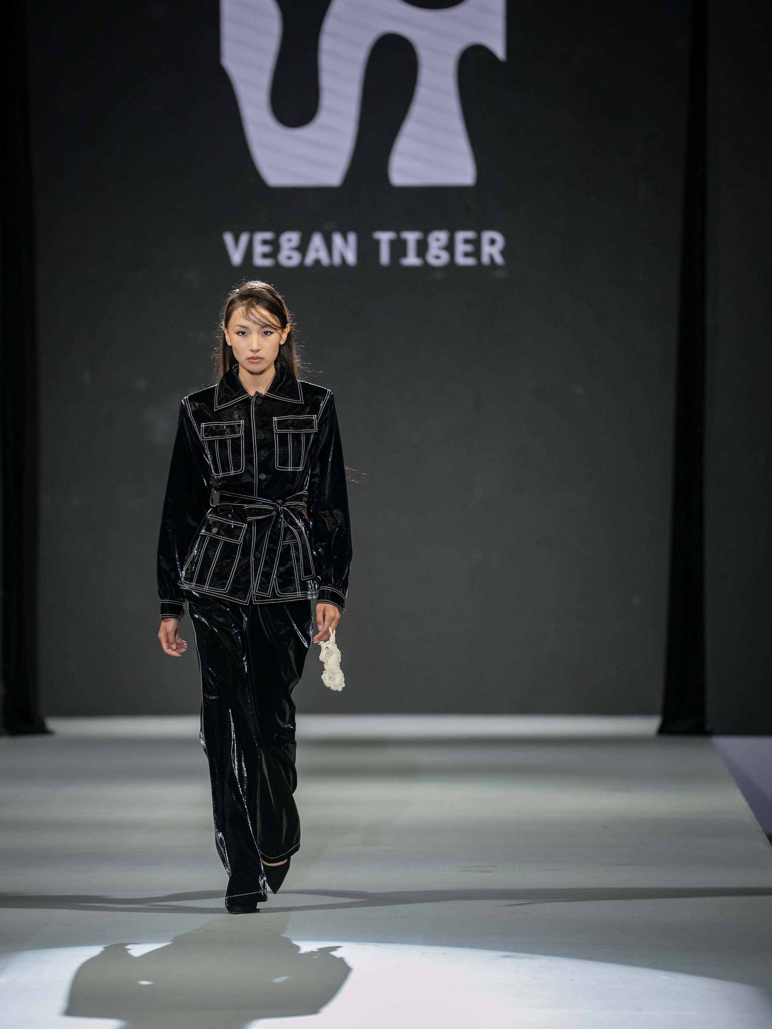 EURASIAN FASHION WEEK Vegan Tiger. Сайт Алматинского НЮ АРТ, будуар и фэшн фотографа Дениса Карпенко