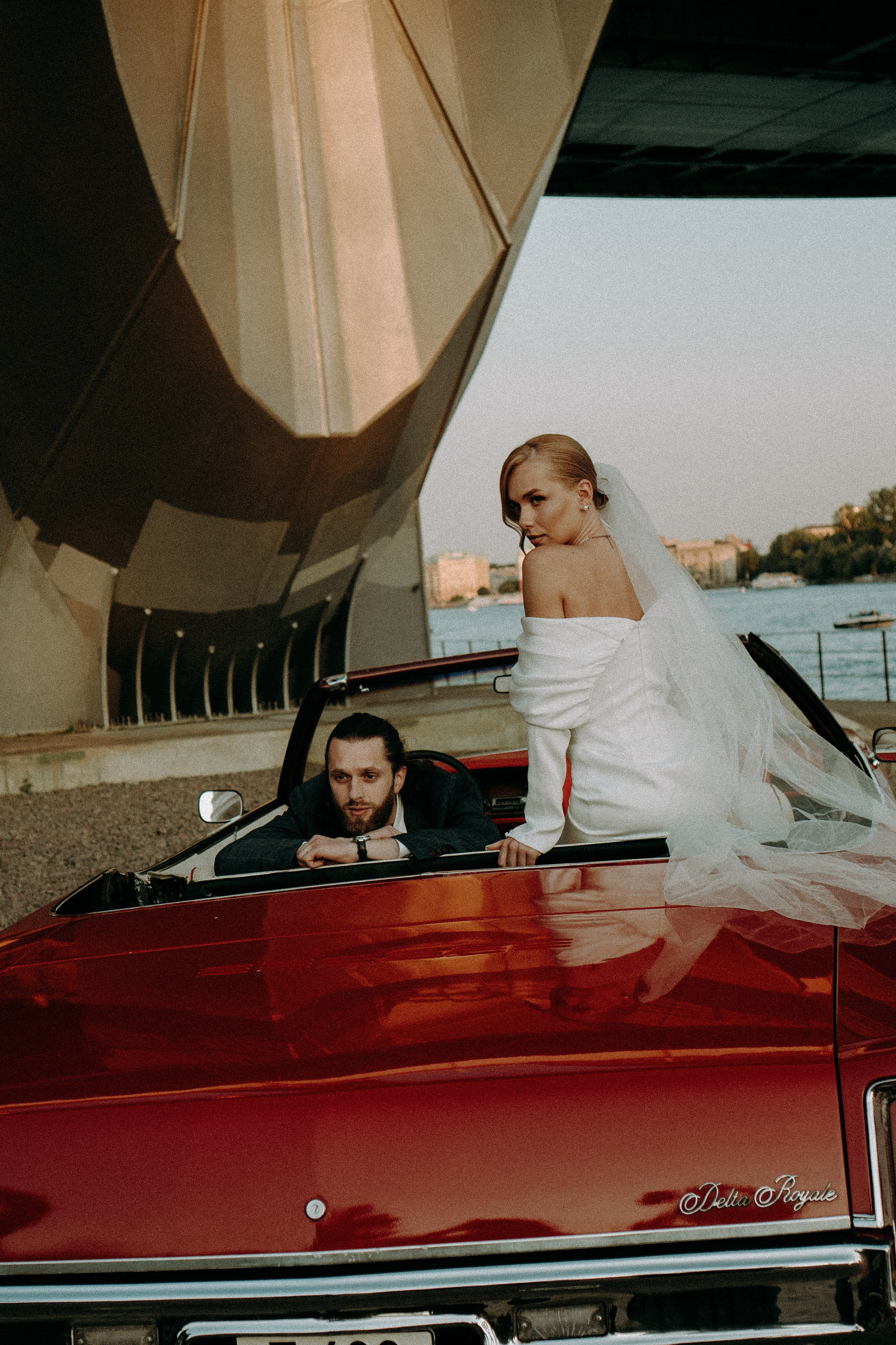 СВАДЕБНАЯ СЬЕМКА ВОЗЛЕ МСОТА БЕТАНКУРА НА КАБРИОЛЕТЕ. Профессиональный фотограф, Санкт-Петербург — Виктория Богомолова