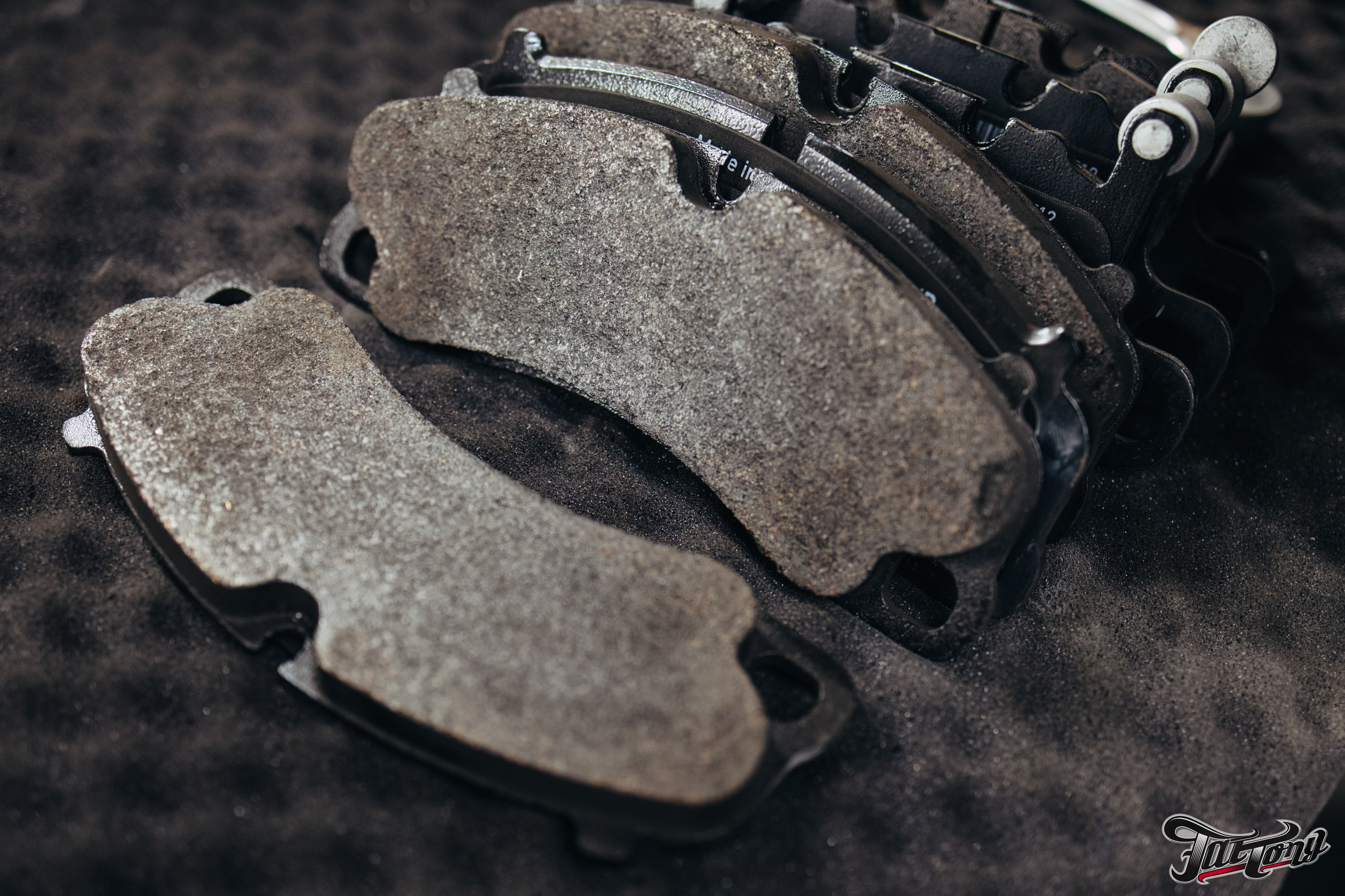 Porsche 911 замена дисков после перегрева и замена колодок. DeLorein