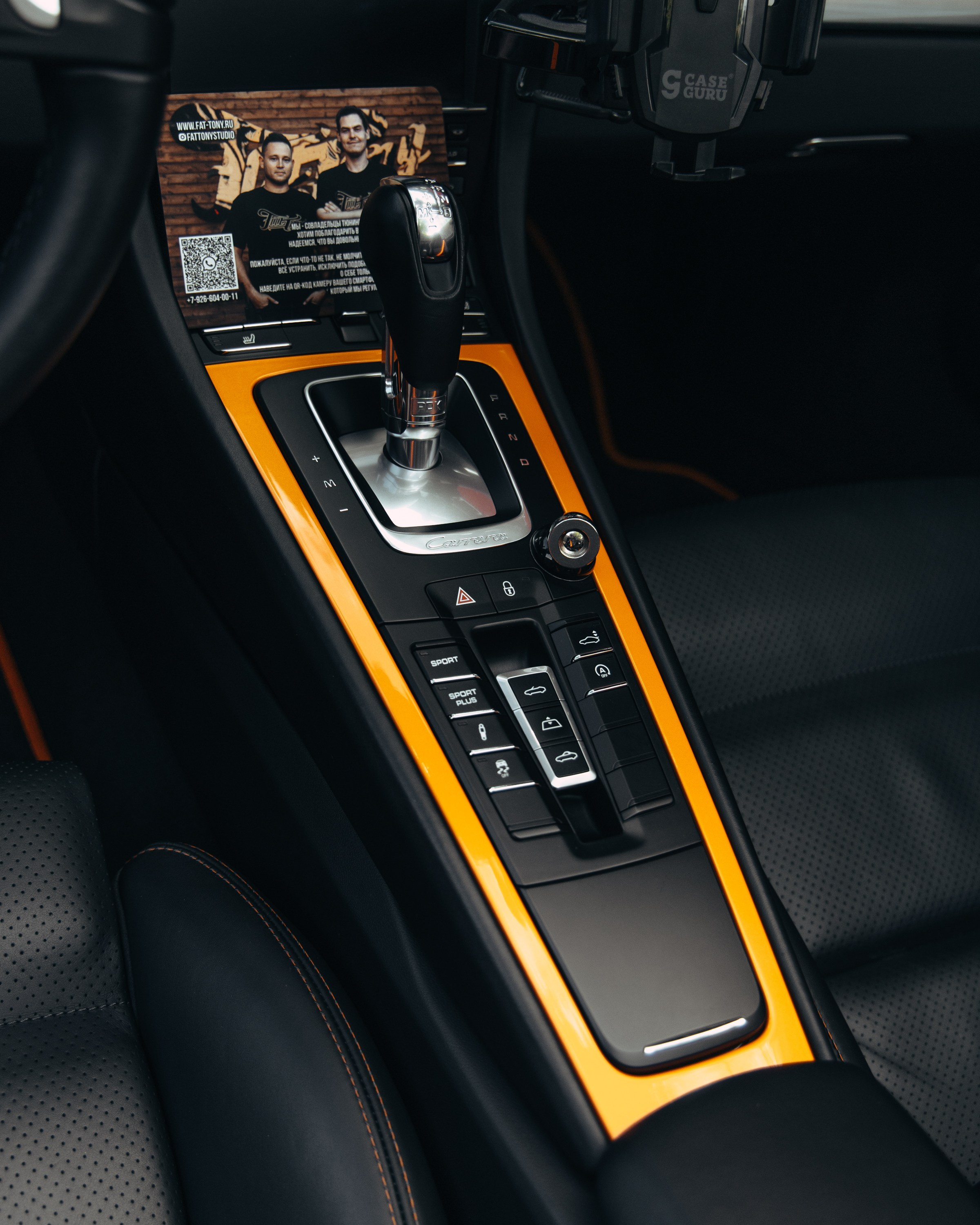 Porsche 911 оранжевый замена ремней безопасности. DeLorein