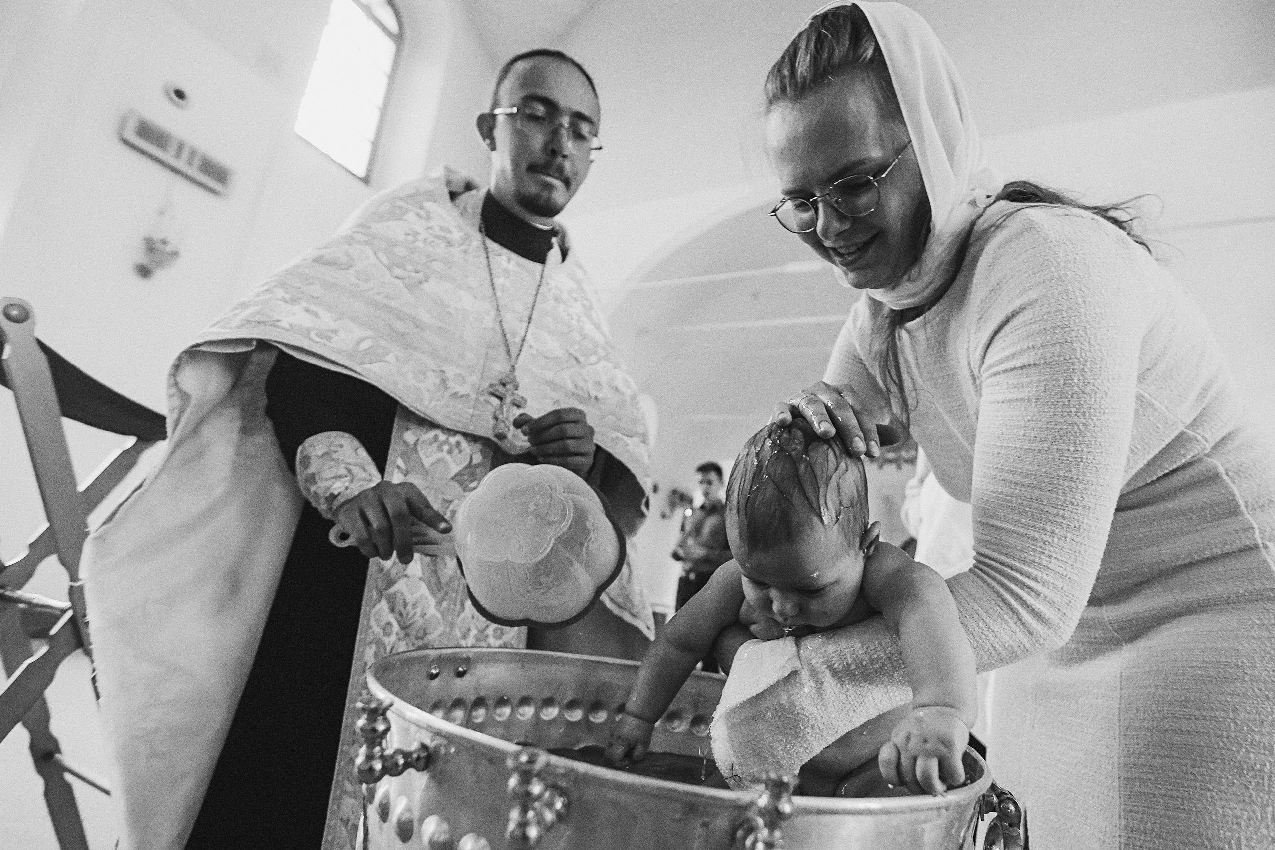 Крещение церковь около моста влюбленных. Семейный фотограф Тюмень, фотограф на роды Салмина Мария