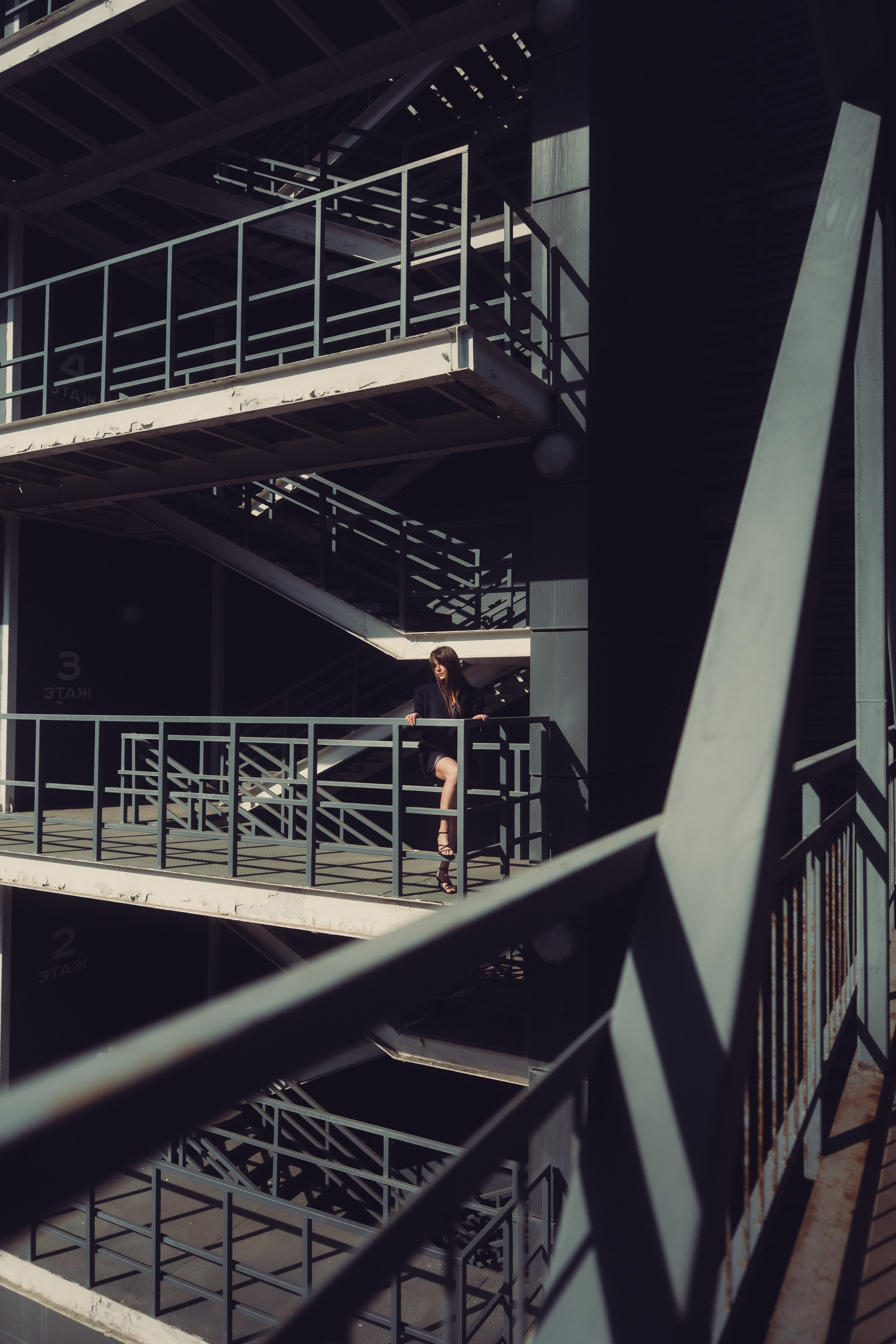 Female street photoshoot in Moscow by Anton Avanzato