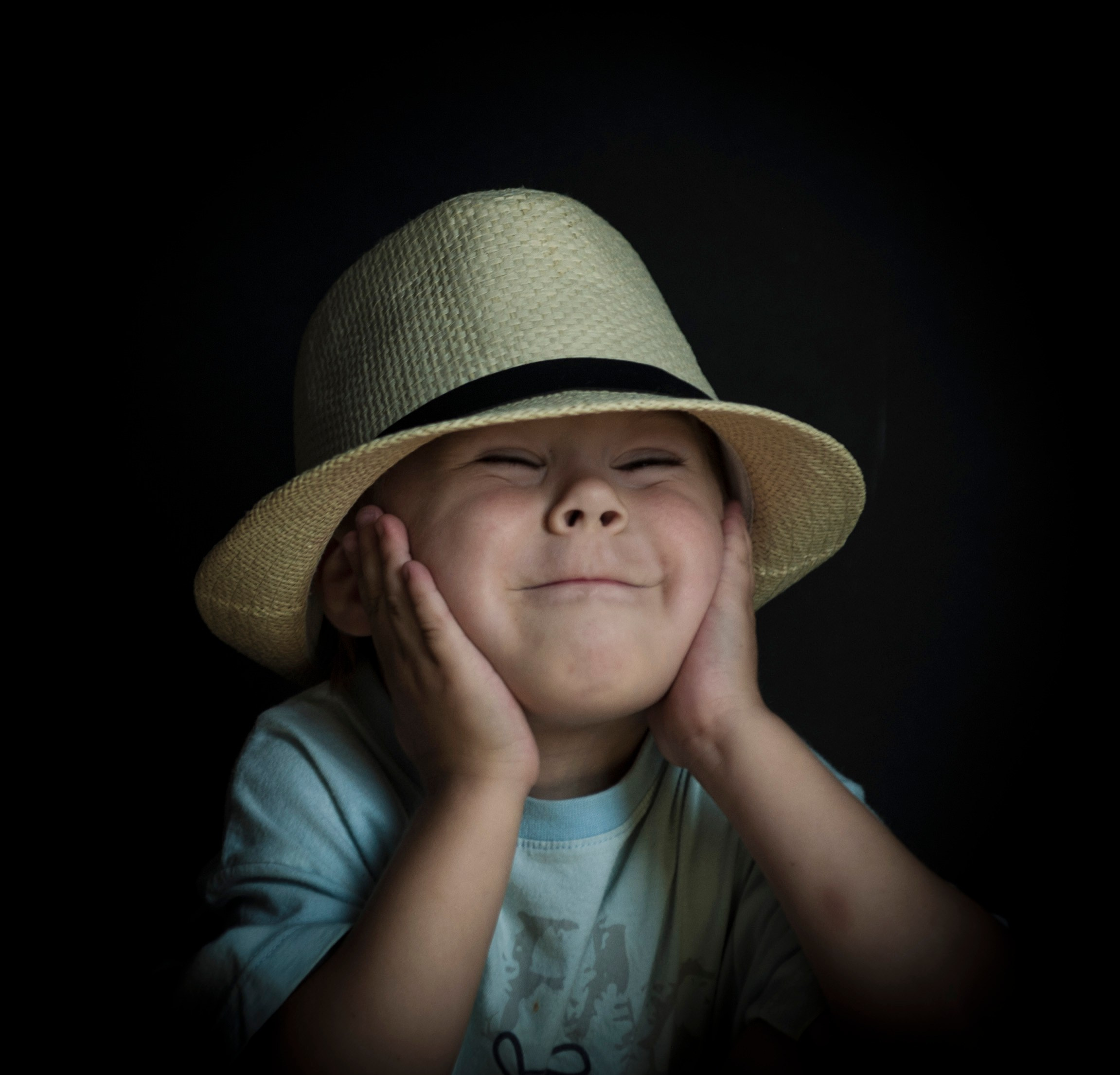 Семейная фотосьемка. Фотограф Милена ЯновскаяМеня зовут Милена Яновская. Я фотограф и автор арт-фототерапевтических проектов