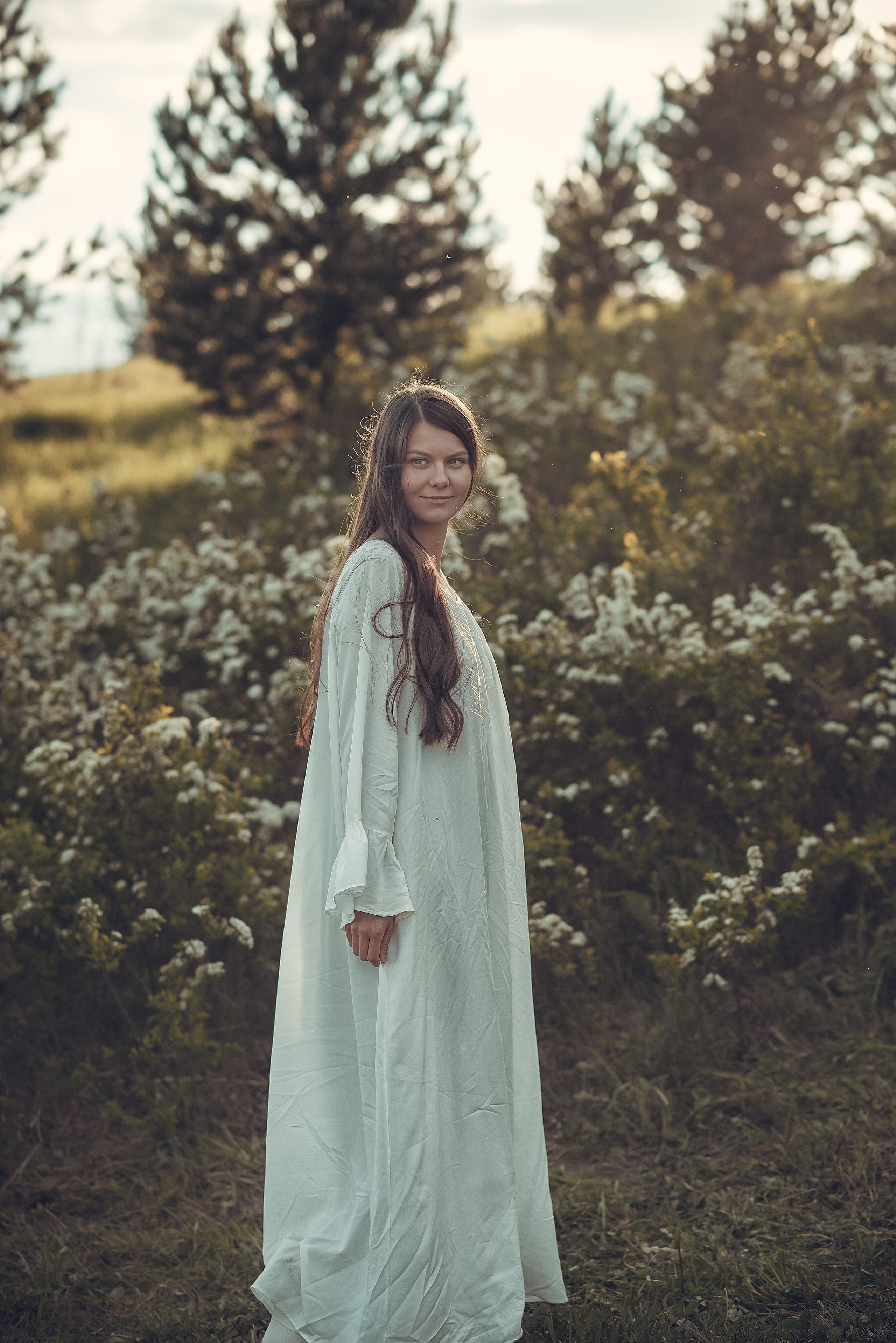 В цветущей спирее. Фотографы крещения/венчания  Красноярск Татьяна и Вячеслав Переваловы