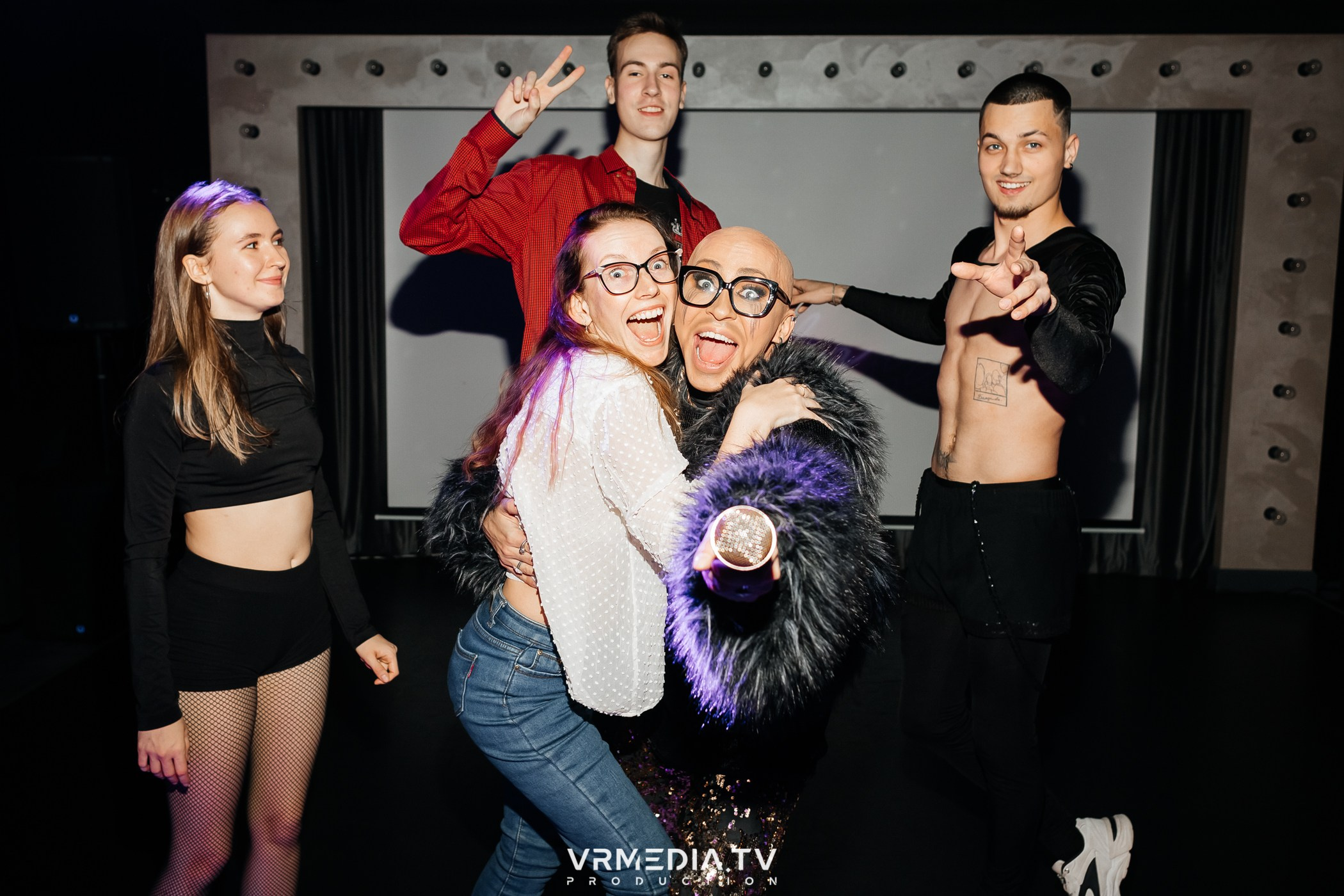 ЗИМА ХОЛОДА в караоке-баре «Volna»