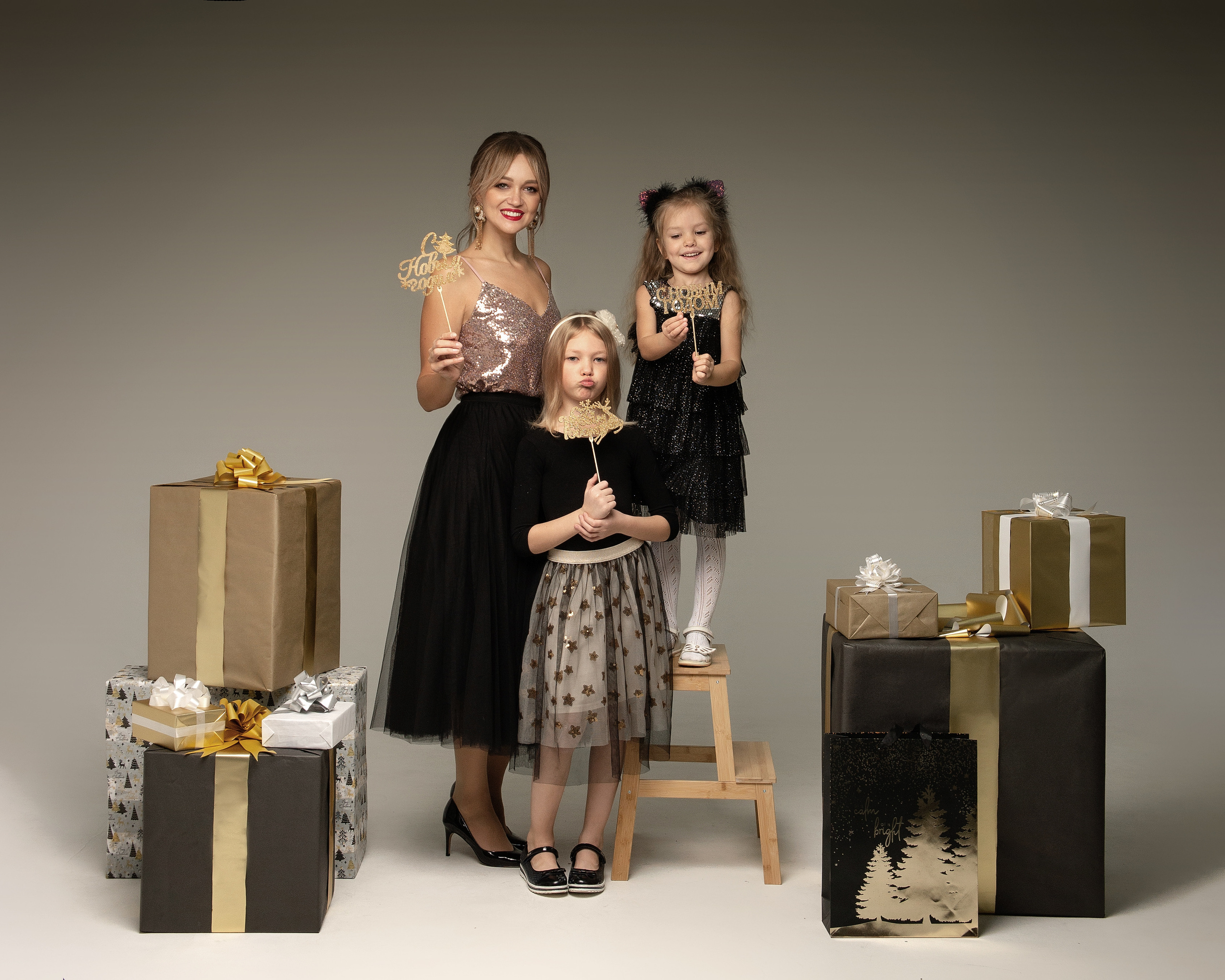 Надежда с девочками. Фотограф беременности в Екатеринбурге Илона Филатьева