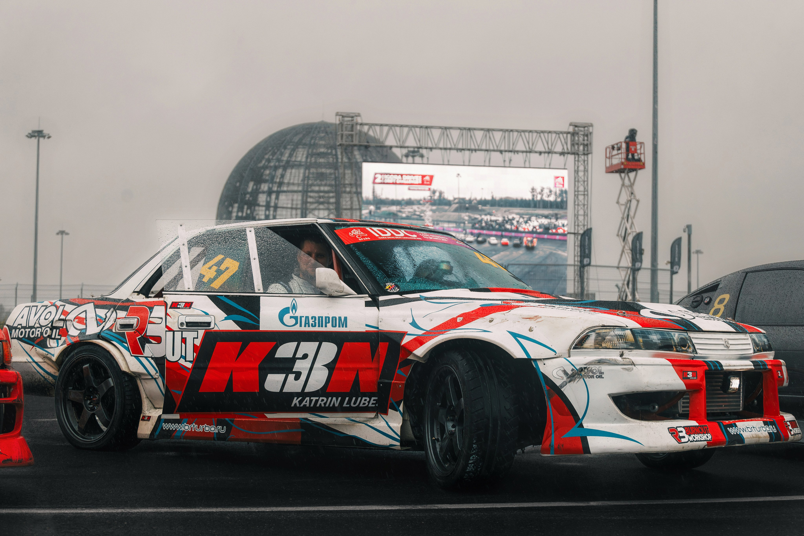 IDDC Этап 2: Бетонный Колизей и блогеры в деле