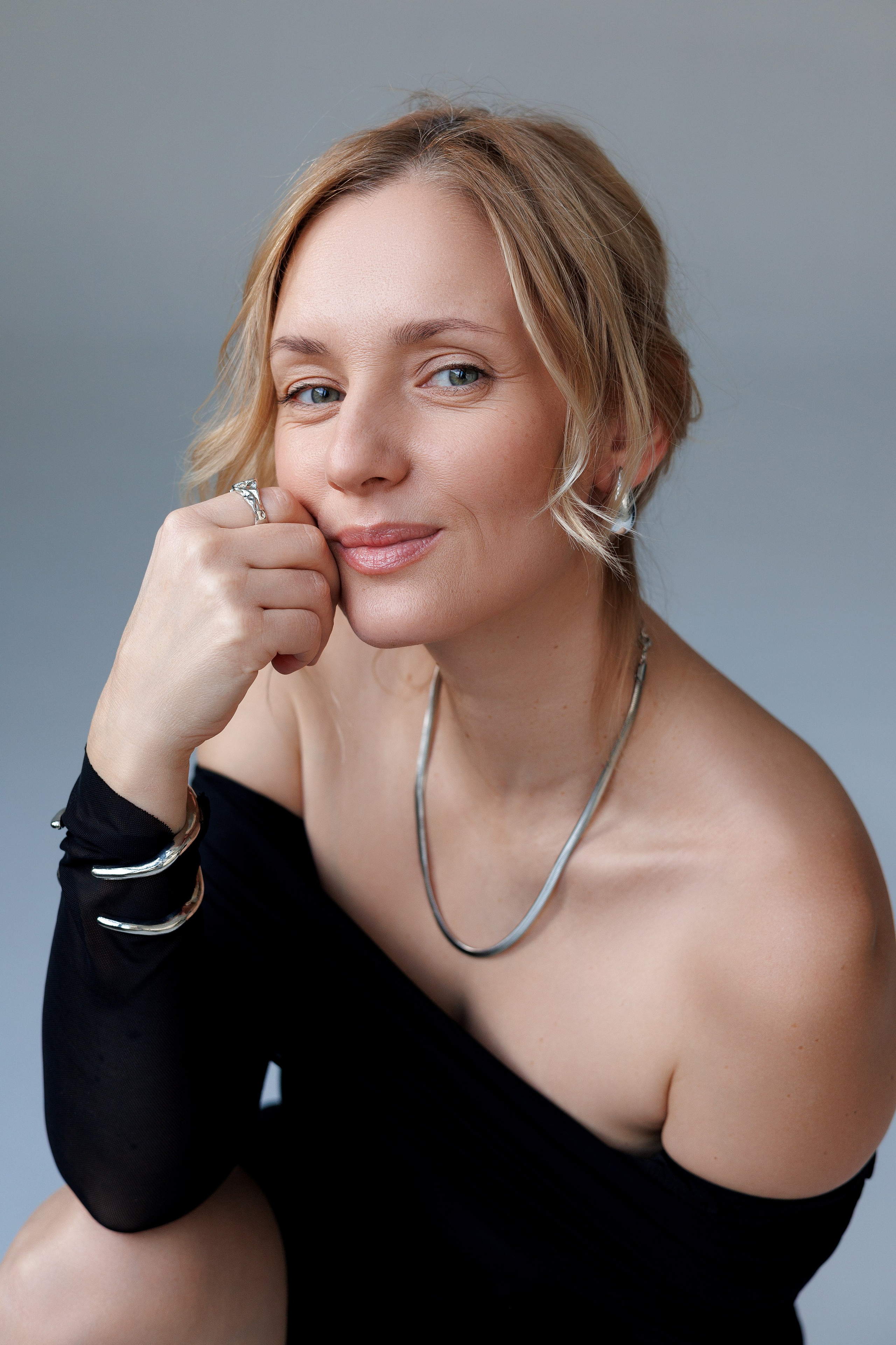 Женский портрет в студии. Фотограф Минск