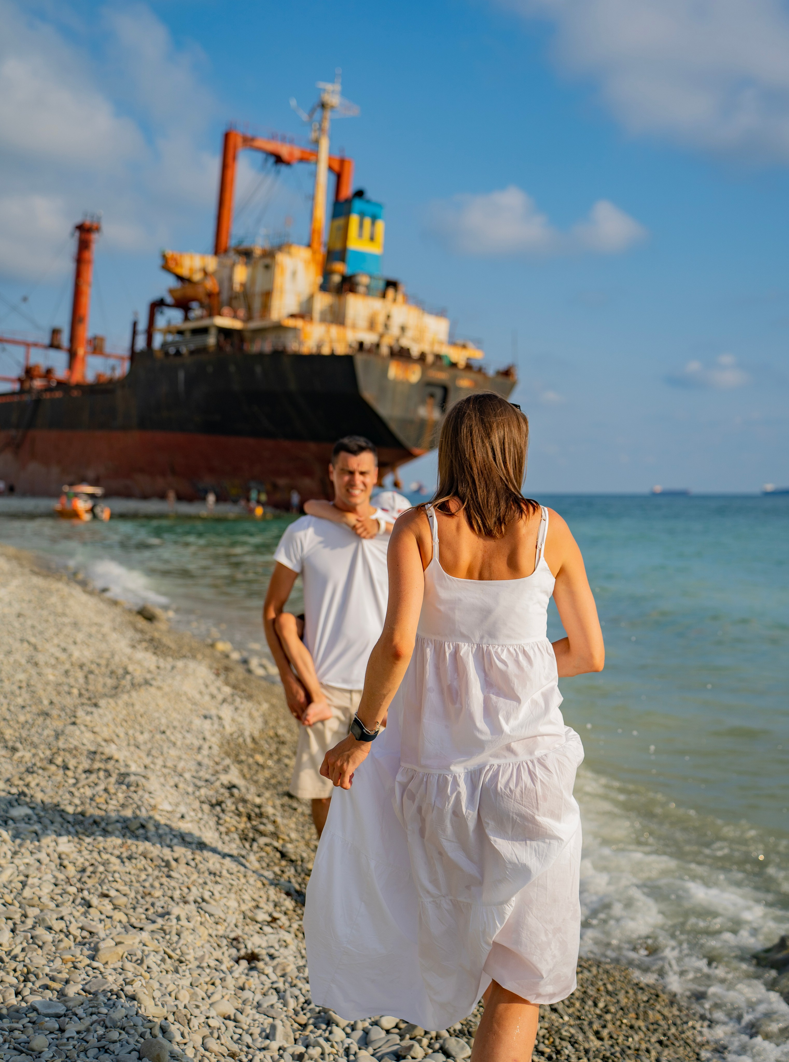 Фотосессия-поход к сухогрузу Рио. Семейный и детский фотограф Екатерина Черняева. Снимаю портреты, love story, фотопрогулки, работаю на улице, в кафе, студии, дома у клиента