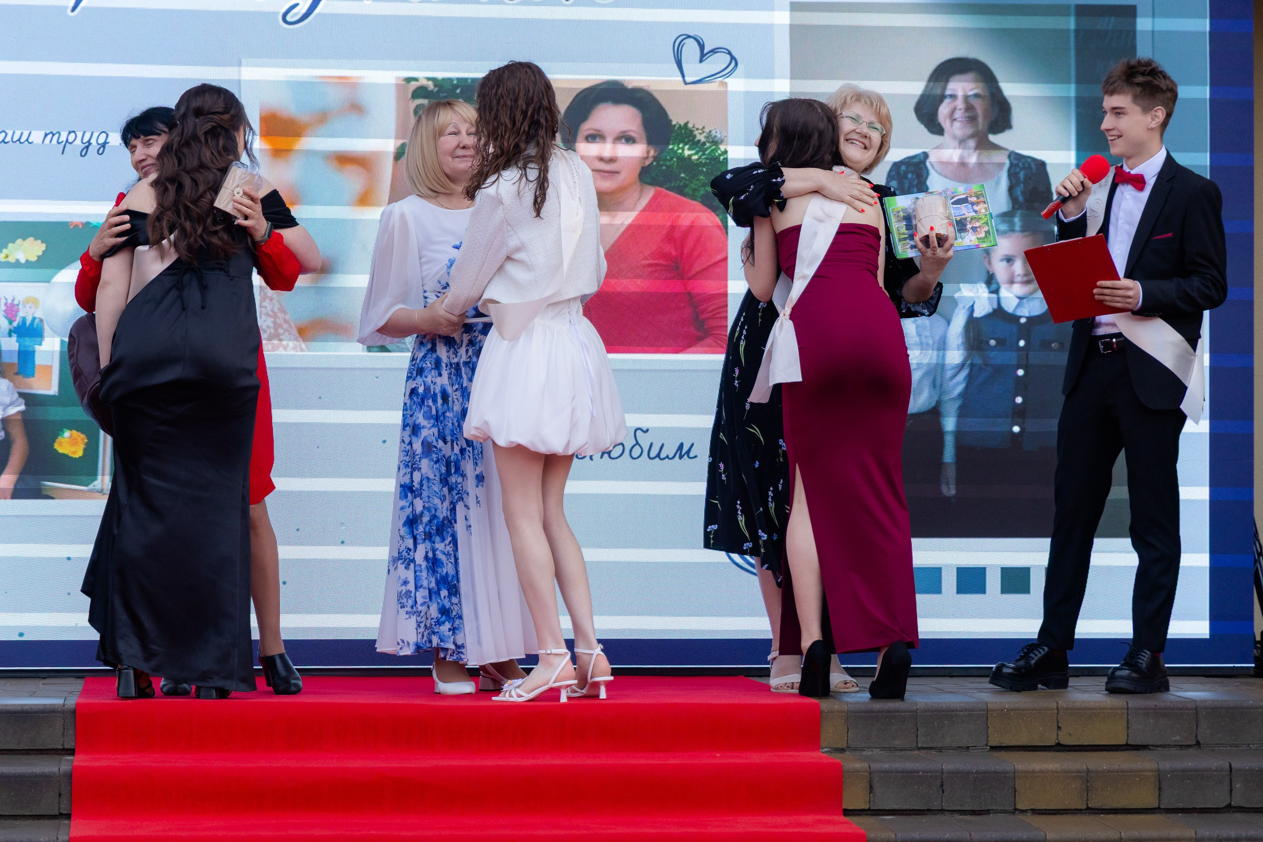 Школьный выпускной 2025 год в Минске, Беларуси. Свадебный фотограф в Минске/Беларуси Сергей Спиридонов