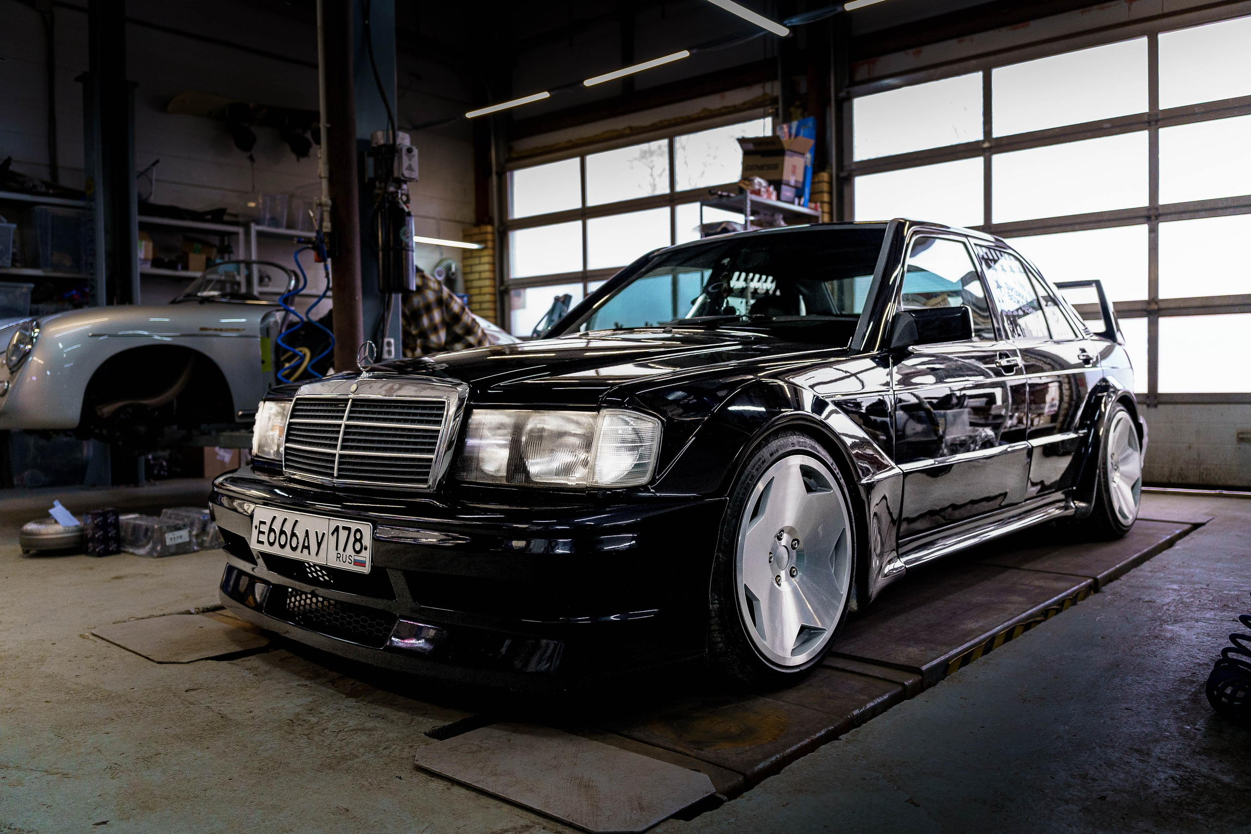 Mercedes 190e. Александр СМИ
