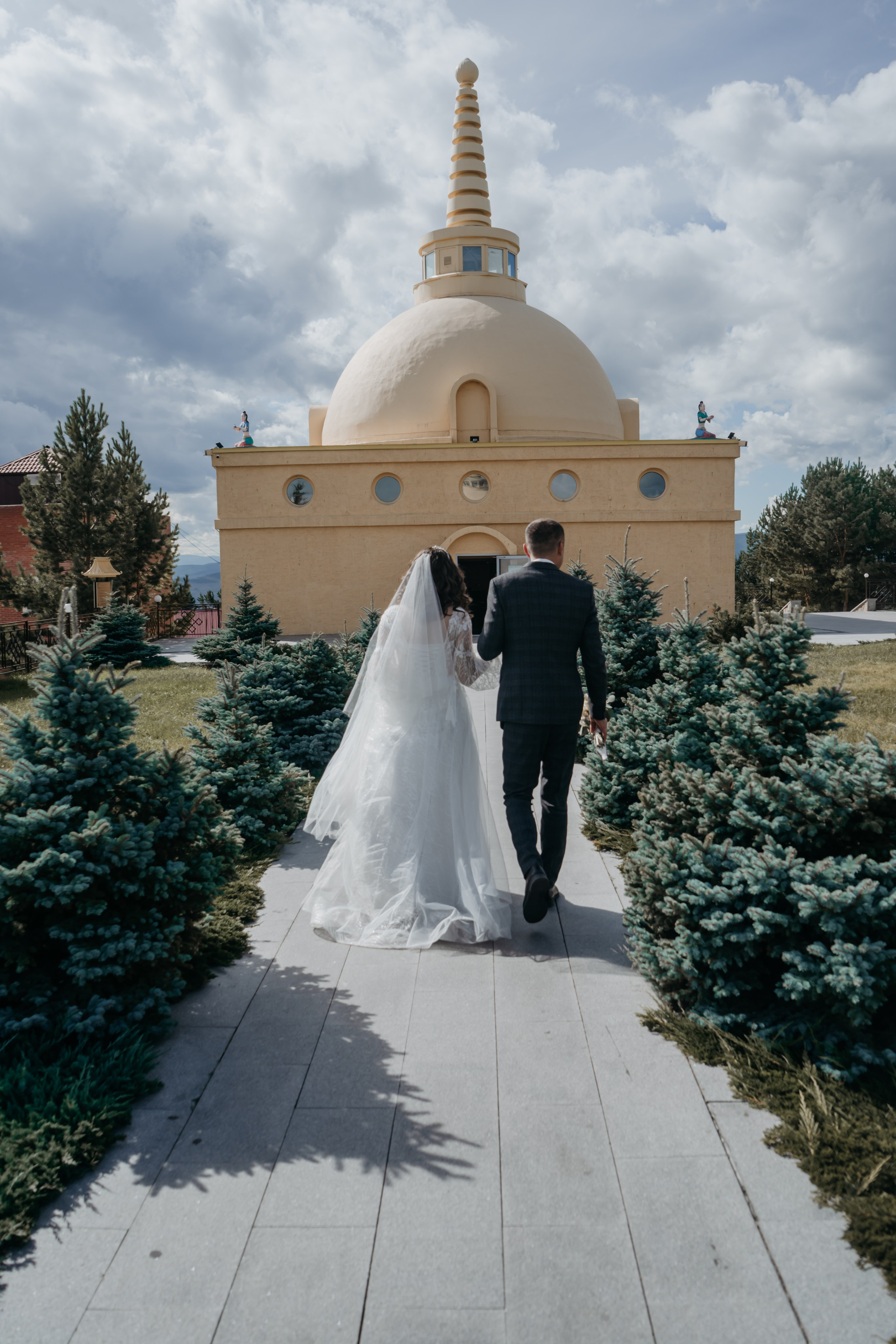 Свадебный фотографии с прогулки в окрестностях Улан-Удэ. Фотограф в Улан-Удэ. Свадебный фотограф в Улан-Удэ