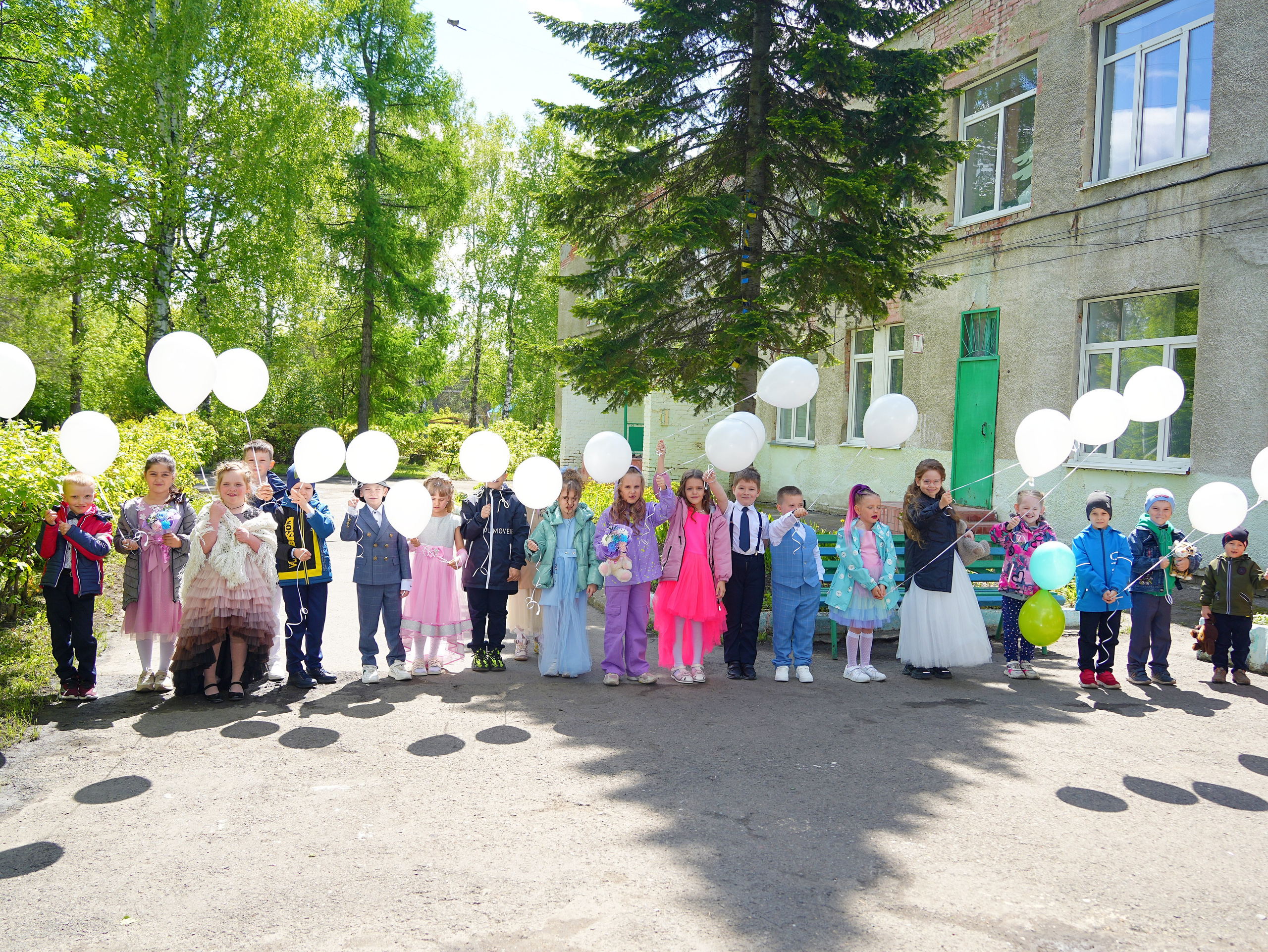 Фотосъемка видеосъёмка фотограф видеооператор новогодних утренников  в. Фотограф, видеооператор Нина Коршунова