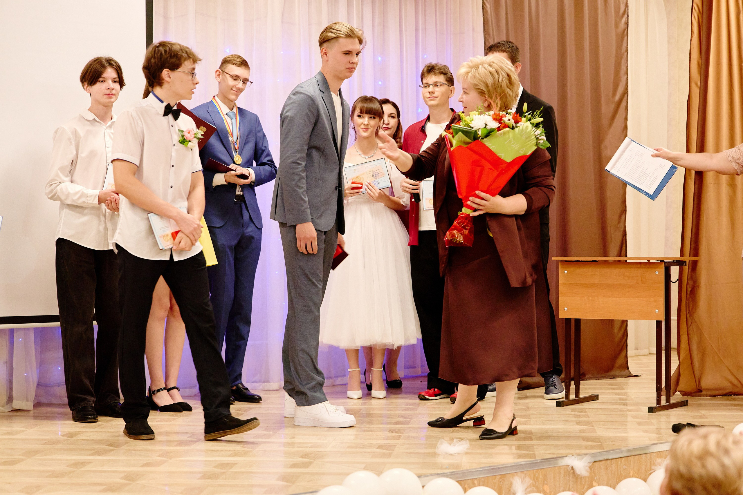 Выпускной 35 Сош. Фотограф Выпускные альбомы Таганрог Сергей Коробченко