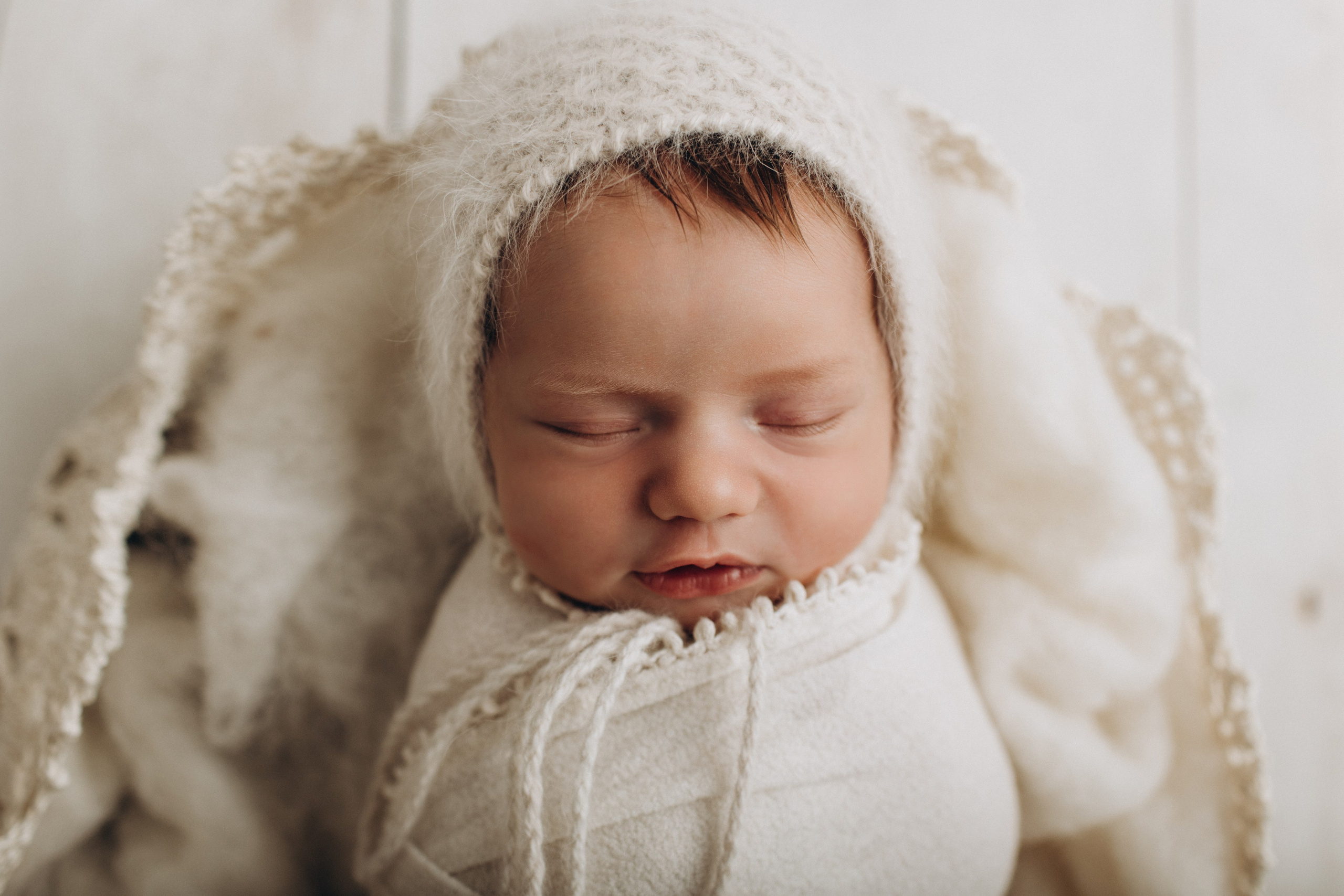 Newborn (фотосессия новорожденных). Фотостудия для новорожденных и малышей в Твери — На ручки