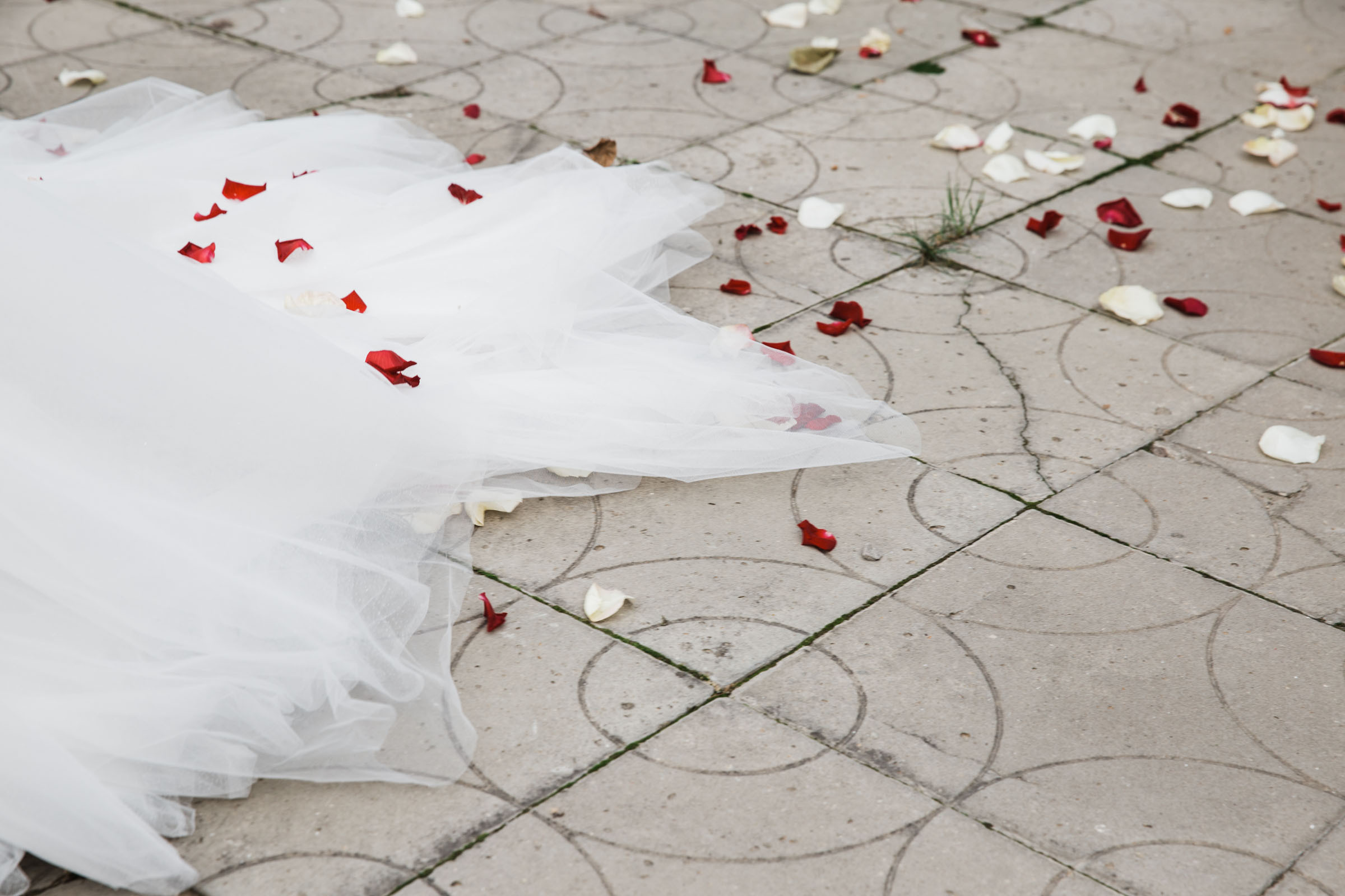 Выпить сразу: против безумия толп // Максим&Лиза. Фотограф Алутера Ирина