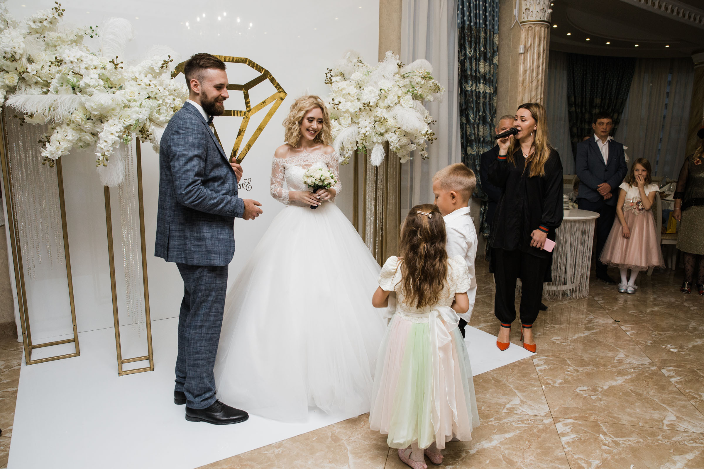 Выпить сразу: против безумия толп // Максим&Лиза. Фотограф Алутера Ирина