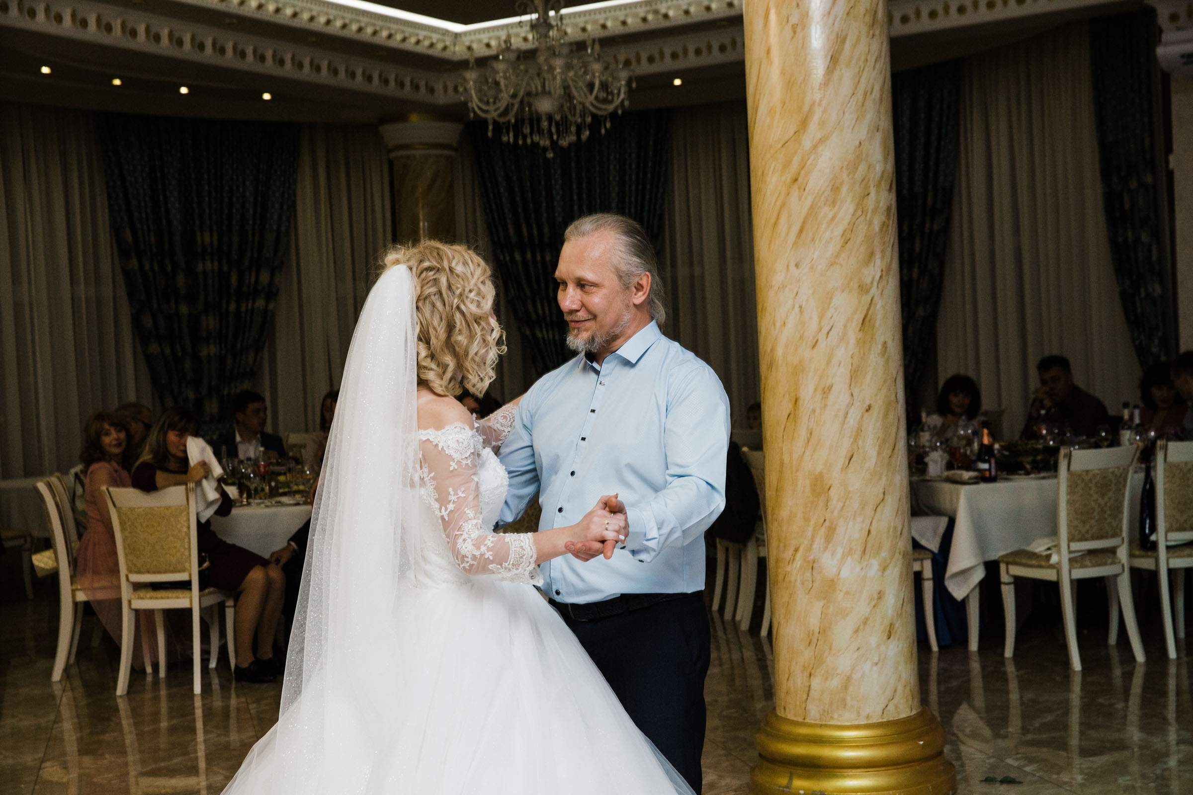 Выпить сразу: против безумия толп // Максим&Лиза. Фотограф Алутера Ирина