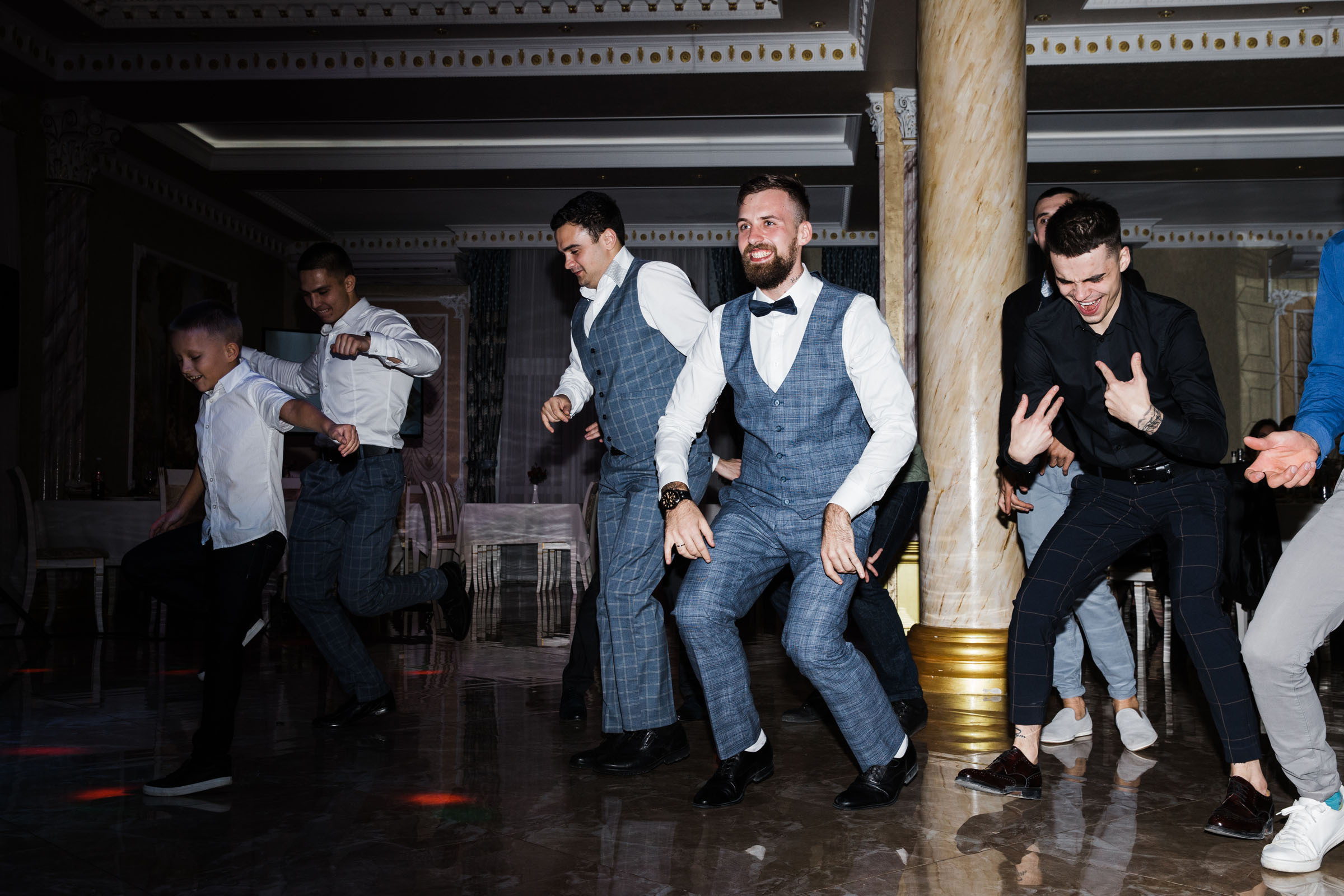 Выпить сразу: против безумия толп // Максим&Лиза. Фотограф Алутера Ирина