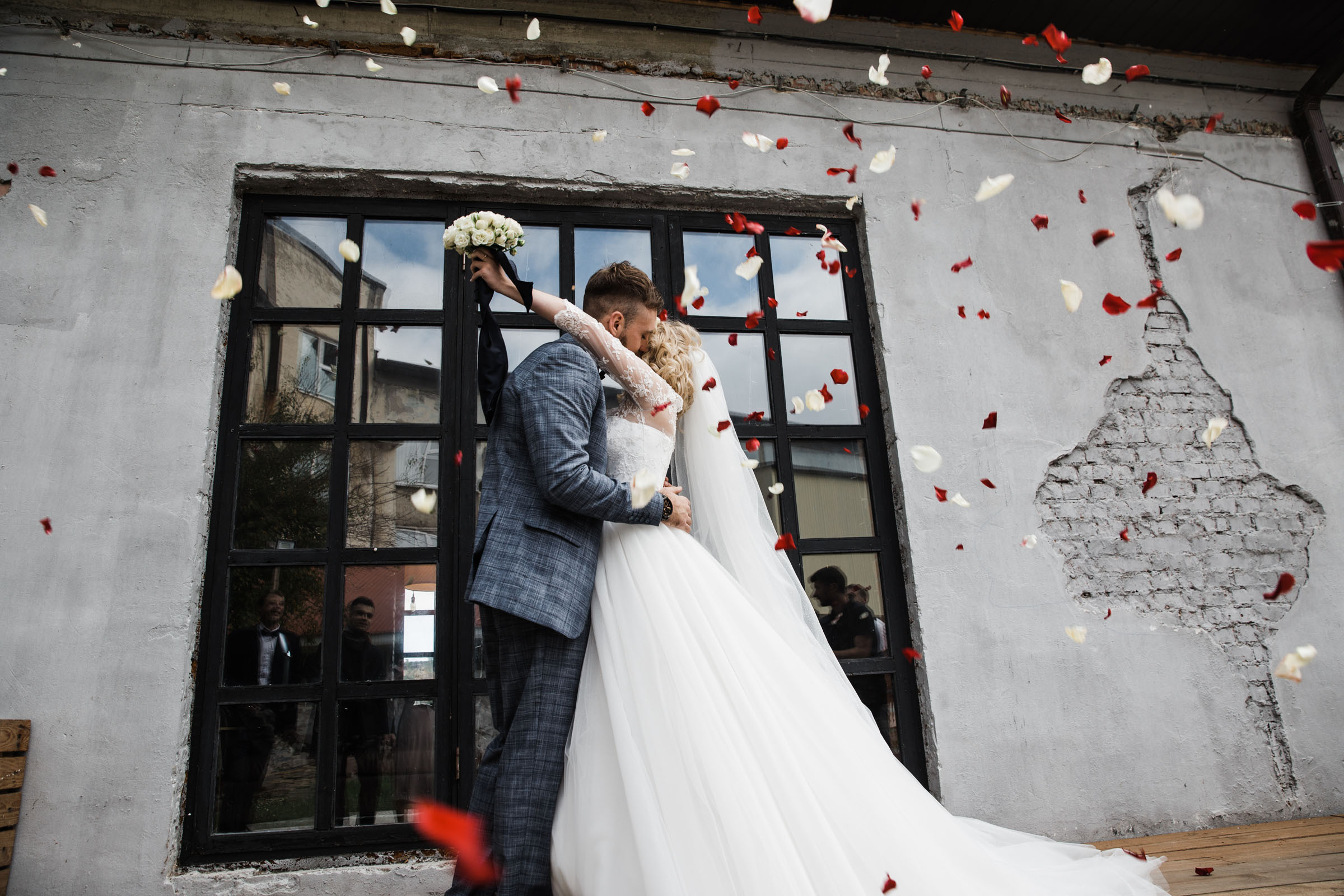 Выпить сразу: против безумия толп // Максим&Лиза. Фотограф Алутера Ирина