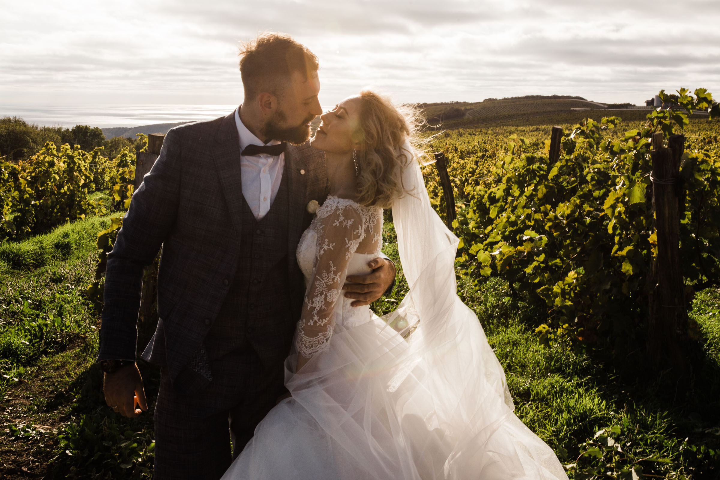 Выпить сразу: против безумия толп // Максим&Лиза. Фотограф Алутера Ирина