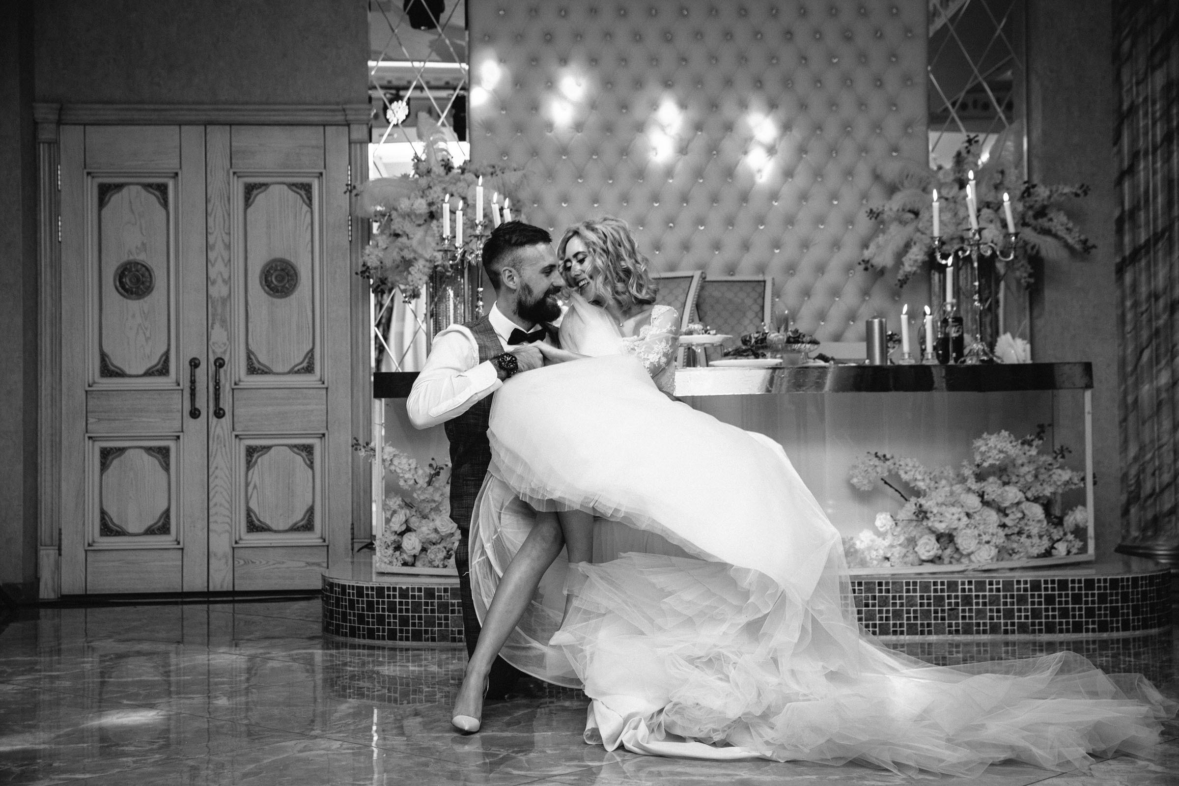 Выпить сразу: против безумия толп // Максим&Лиза. Фотограф Алутера Ирина