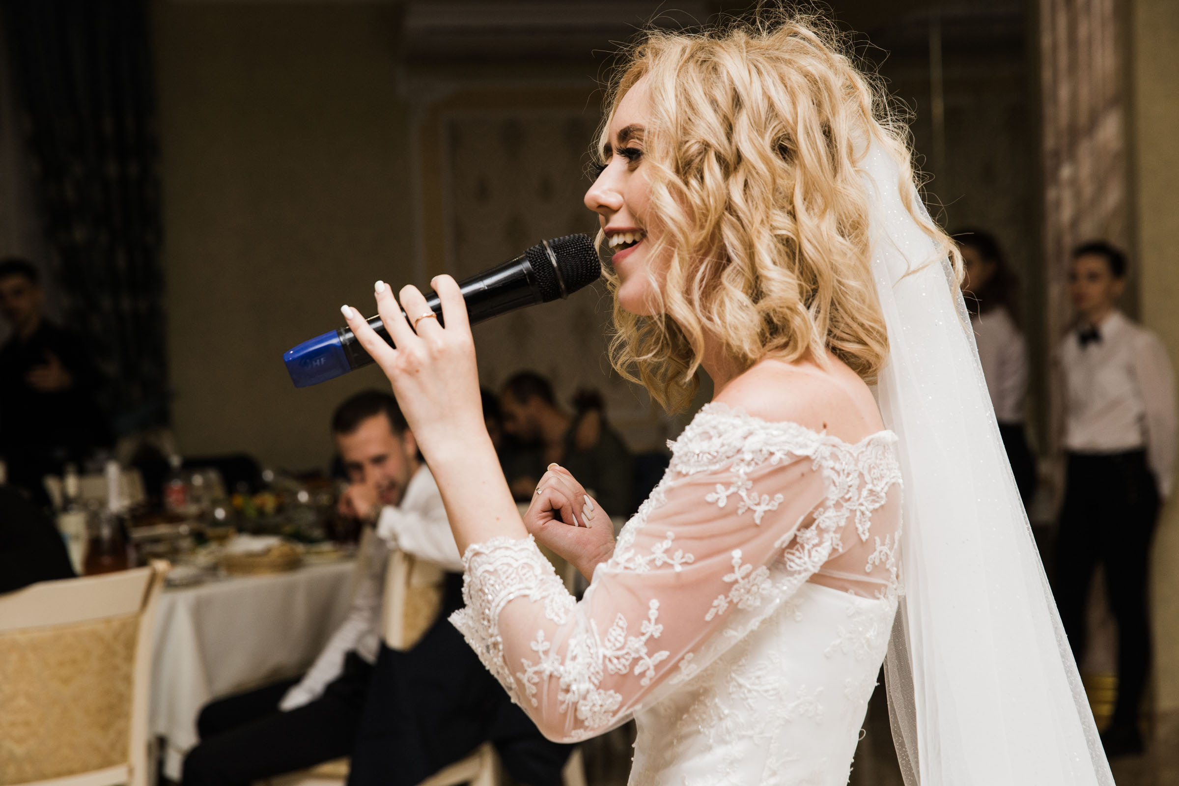 Выпить сразу: против безумия толп // Максим&Лиза. Фотограф Алутера Ирина