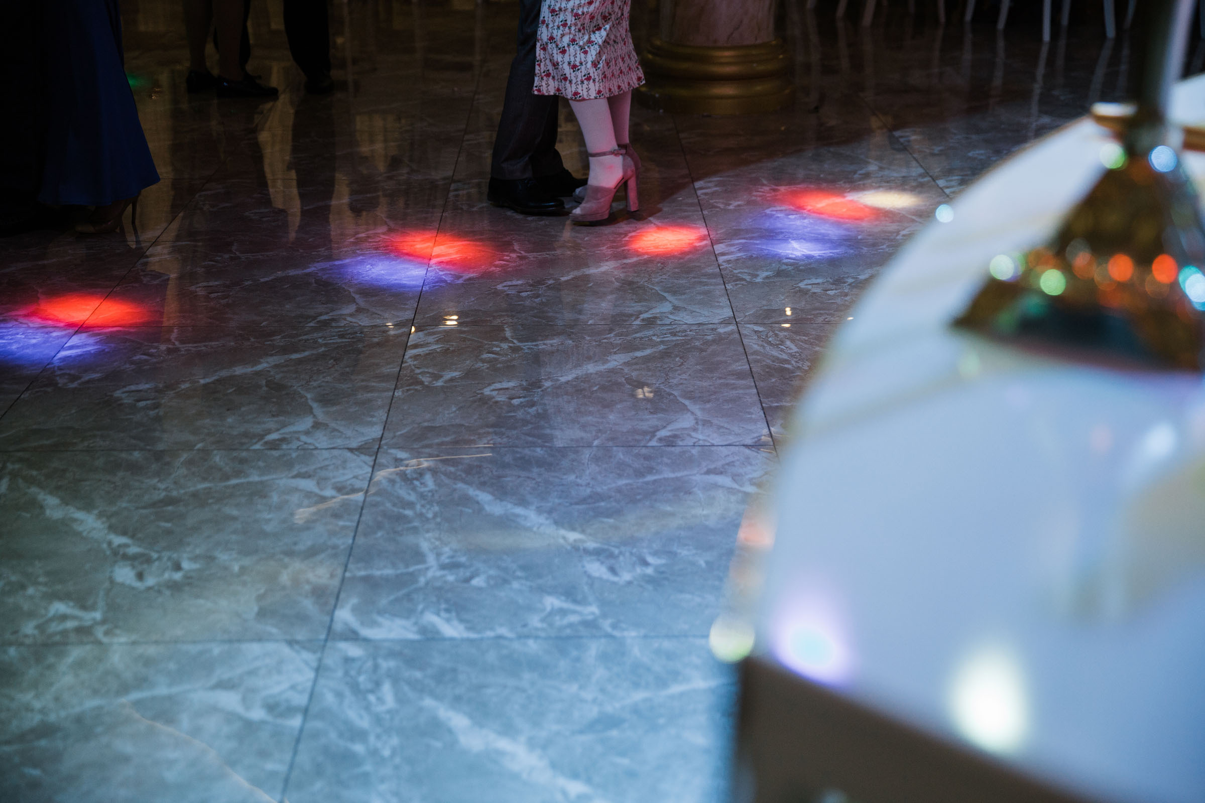 Выпить сразу: против безумия толп // Максим&Лиза. Фотограф Алутера Ирина