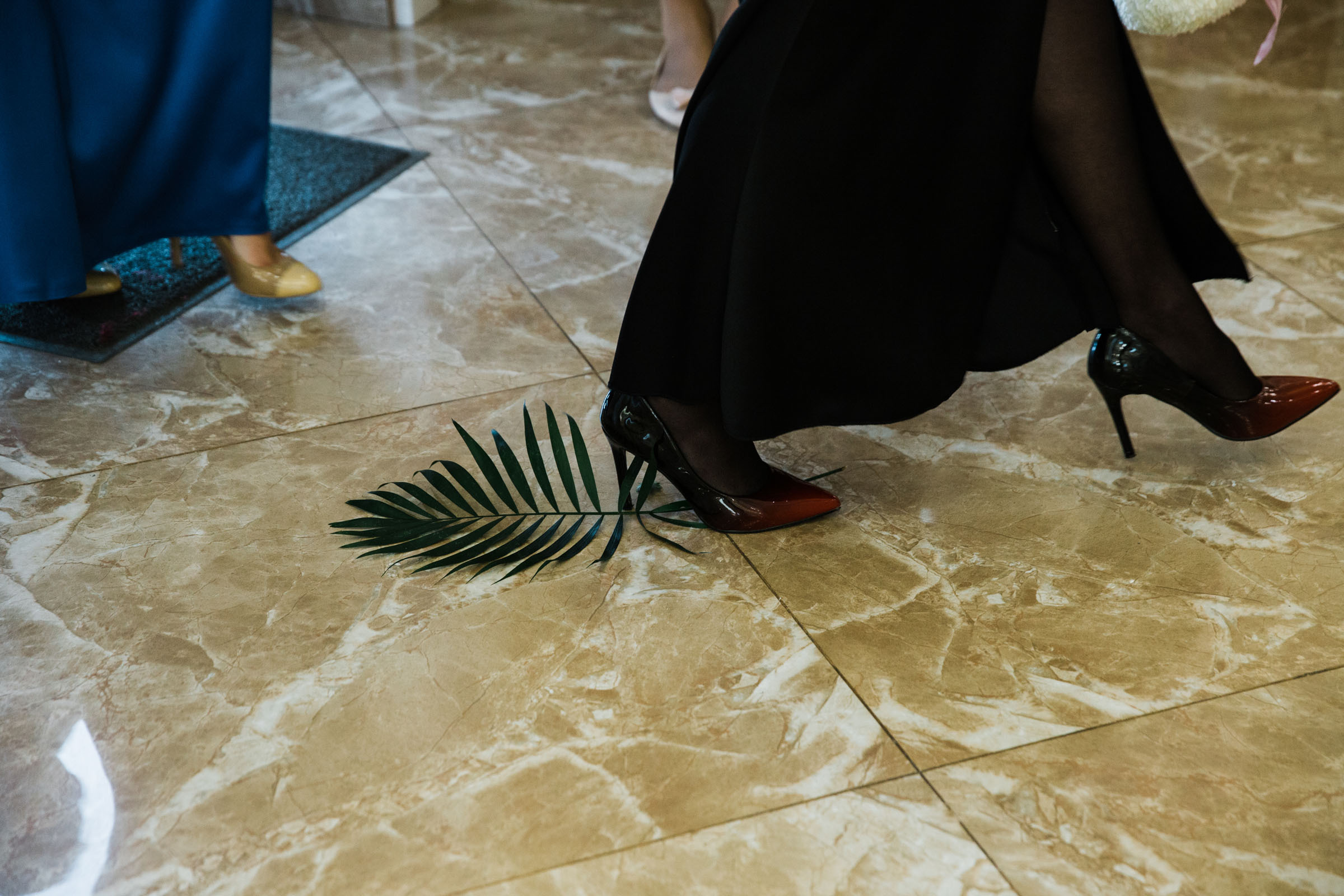 Выпить сразу: против безумия толп // Максим&Лиза. Фотограф Алутера Ирина