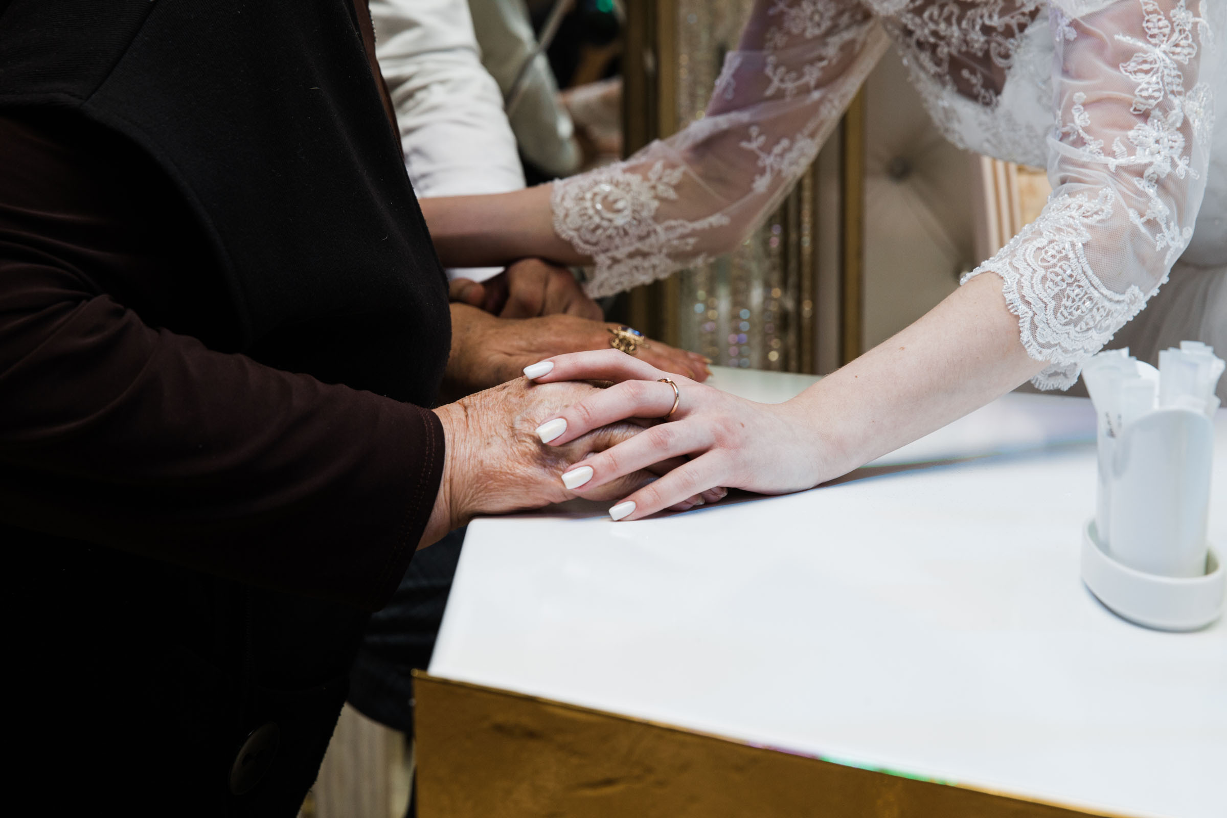 Выпить сразу: против безумия толп // Максим&Лиза. Фотограф Алутера Ирина