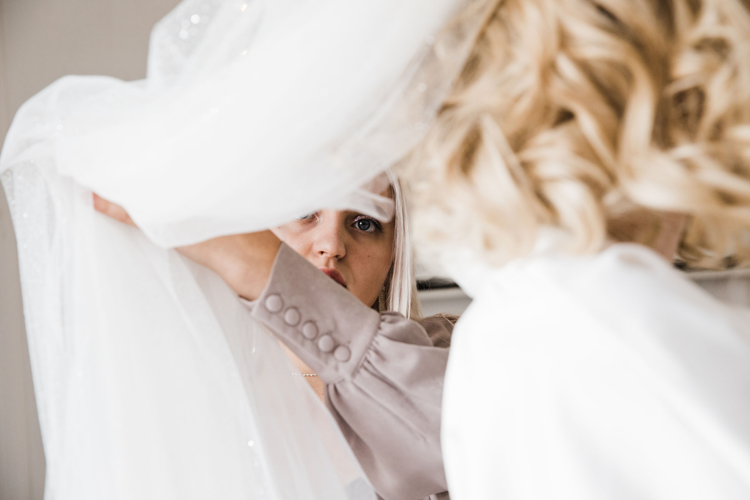 Выпить сразу: против безумия толп // Максим&Лиза. Фотограф Алутера Ирина