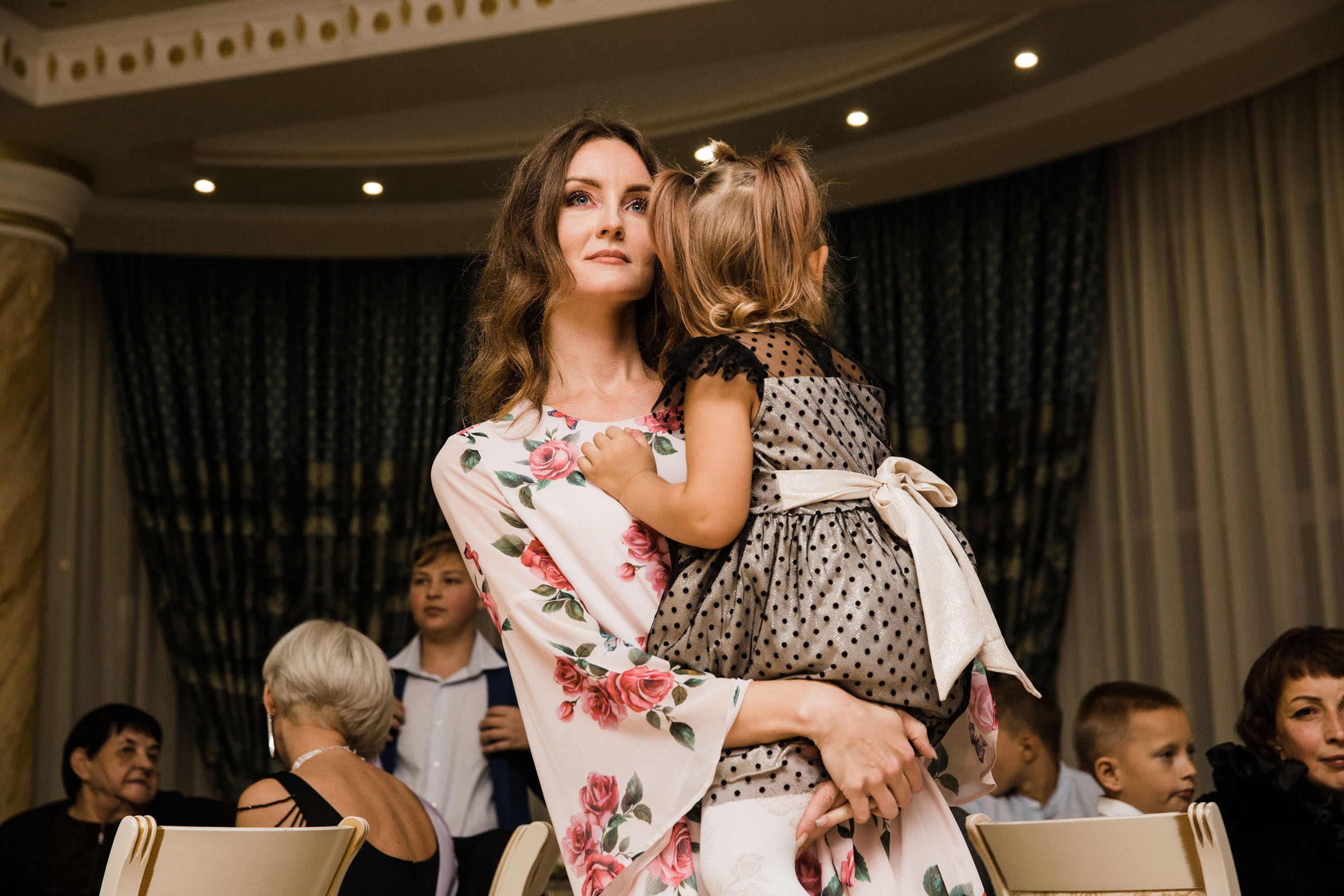 Выпить сразу: против безумия толп // Максим&Лиза. Фотограф Алутера Ирина