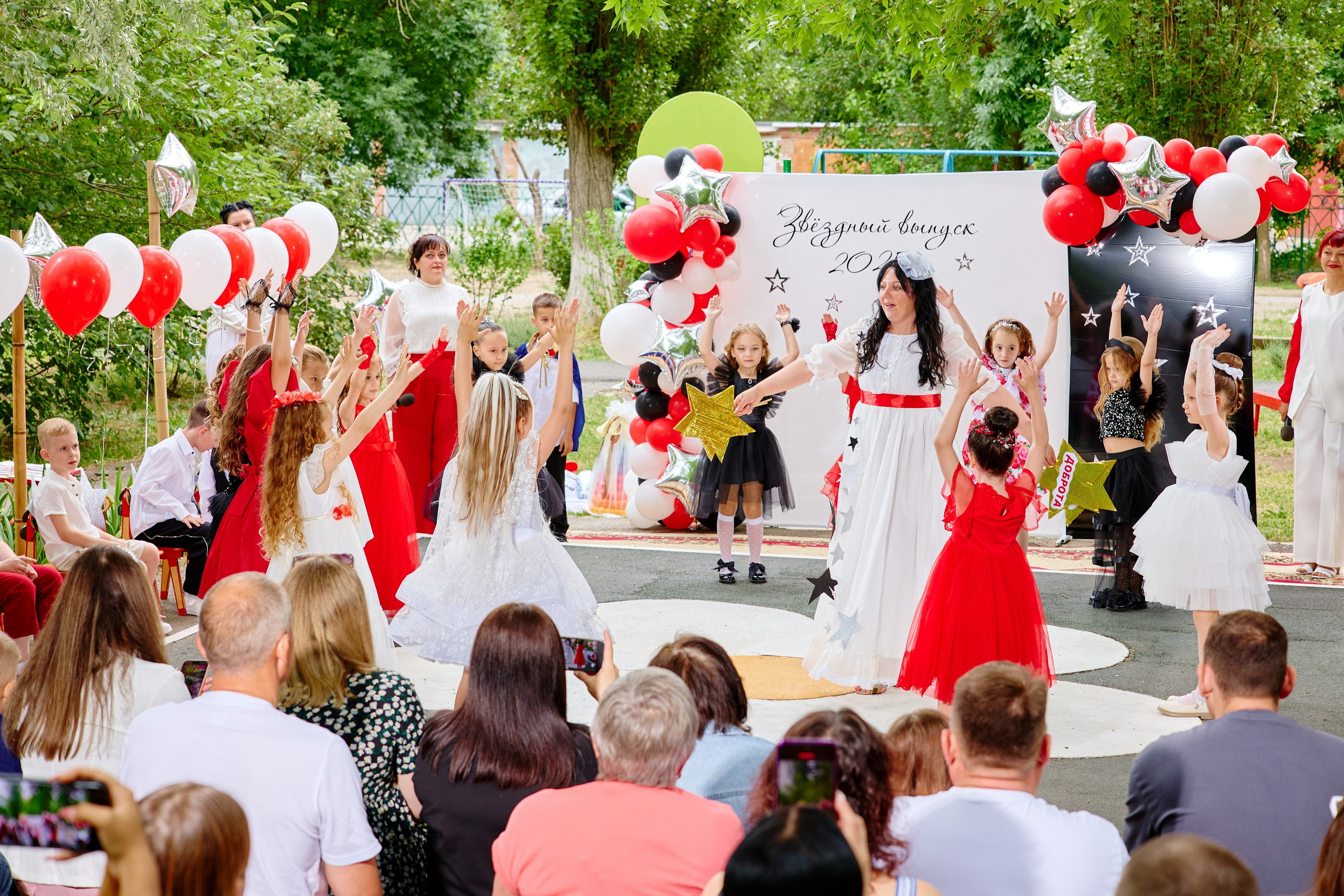 Выпускной 45 сад. Фотограф Выпускные альбомы Таганрог Сергей Коробченко