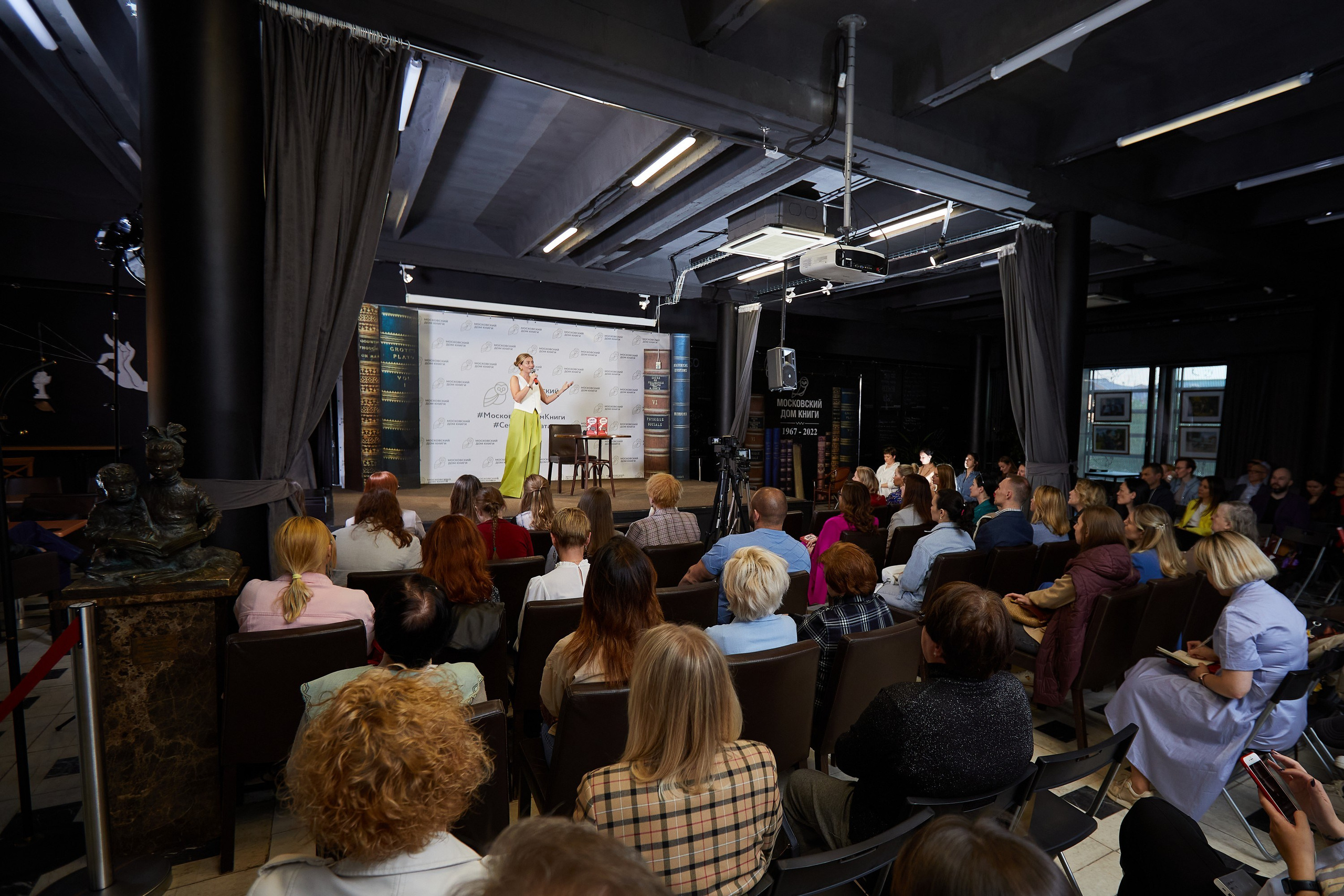 ДОМ КНИГИ. Event фотограф Александр Осин. г. Москва